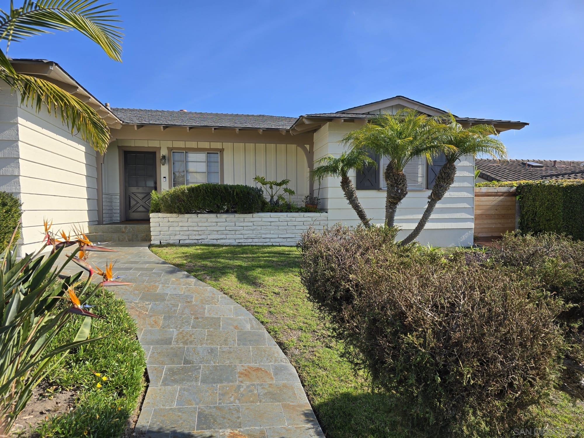 Detail Gallery Image 4 of 46 For 5531  Ladybird Ln, La Jolla,  CA 92037 - 3 Beds | 2 Baths