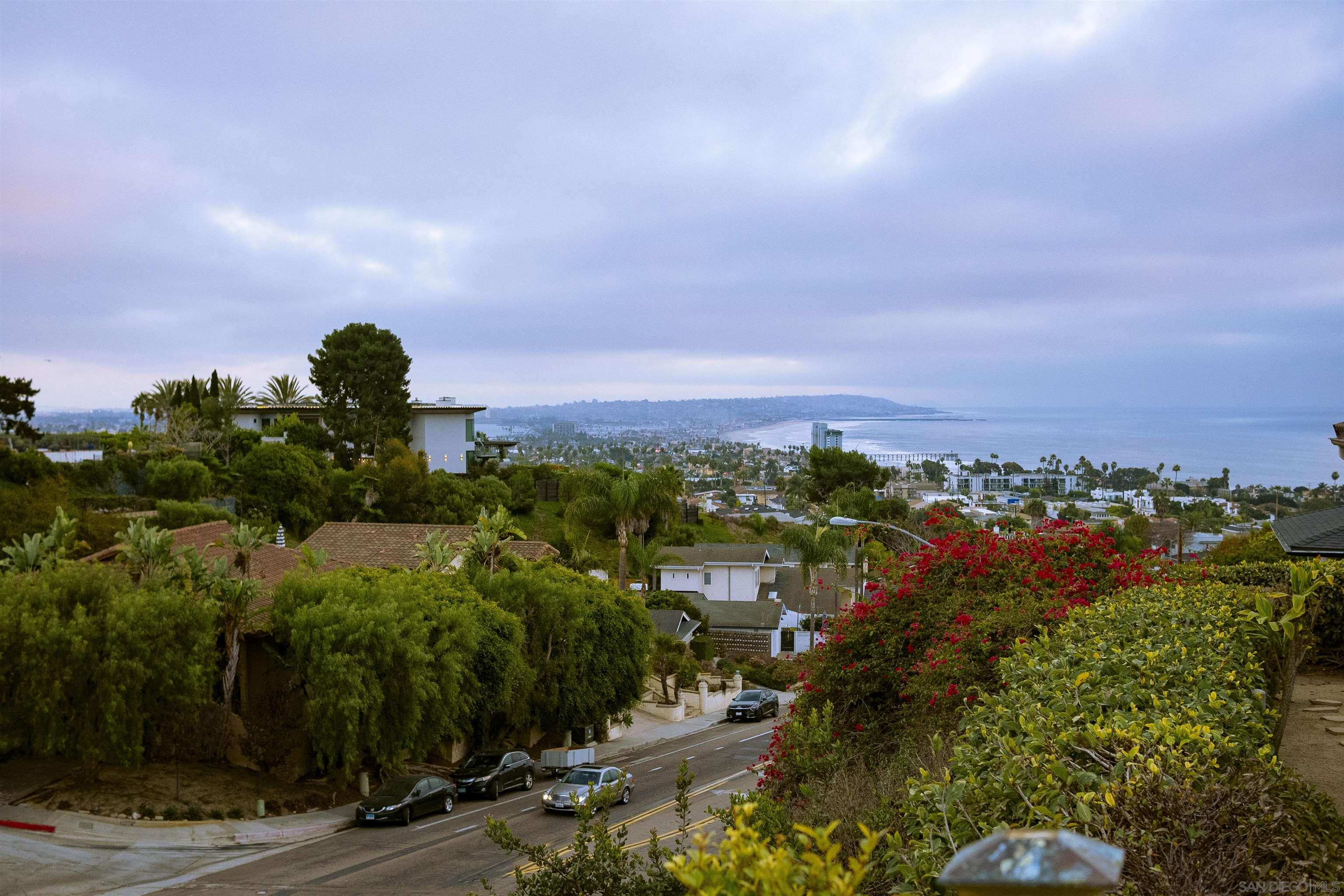 Detail Gallery Image 6 of 46 For 5531  Ladybird Ln, La Jolla,  CA 92037 - 3 Beds | 2 Baths