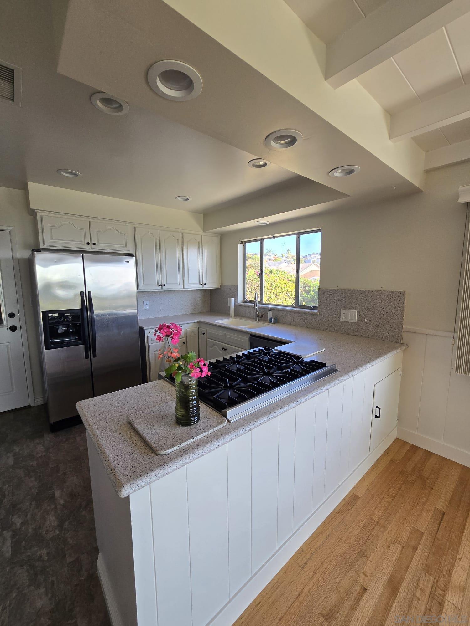 Detail Gallery Image 10 of 46 For 5531  Ladybird Ln, La Jolla,  CA 92037 - 3 Beds | 2 Baths