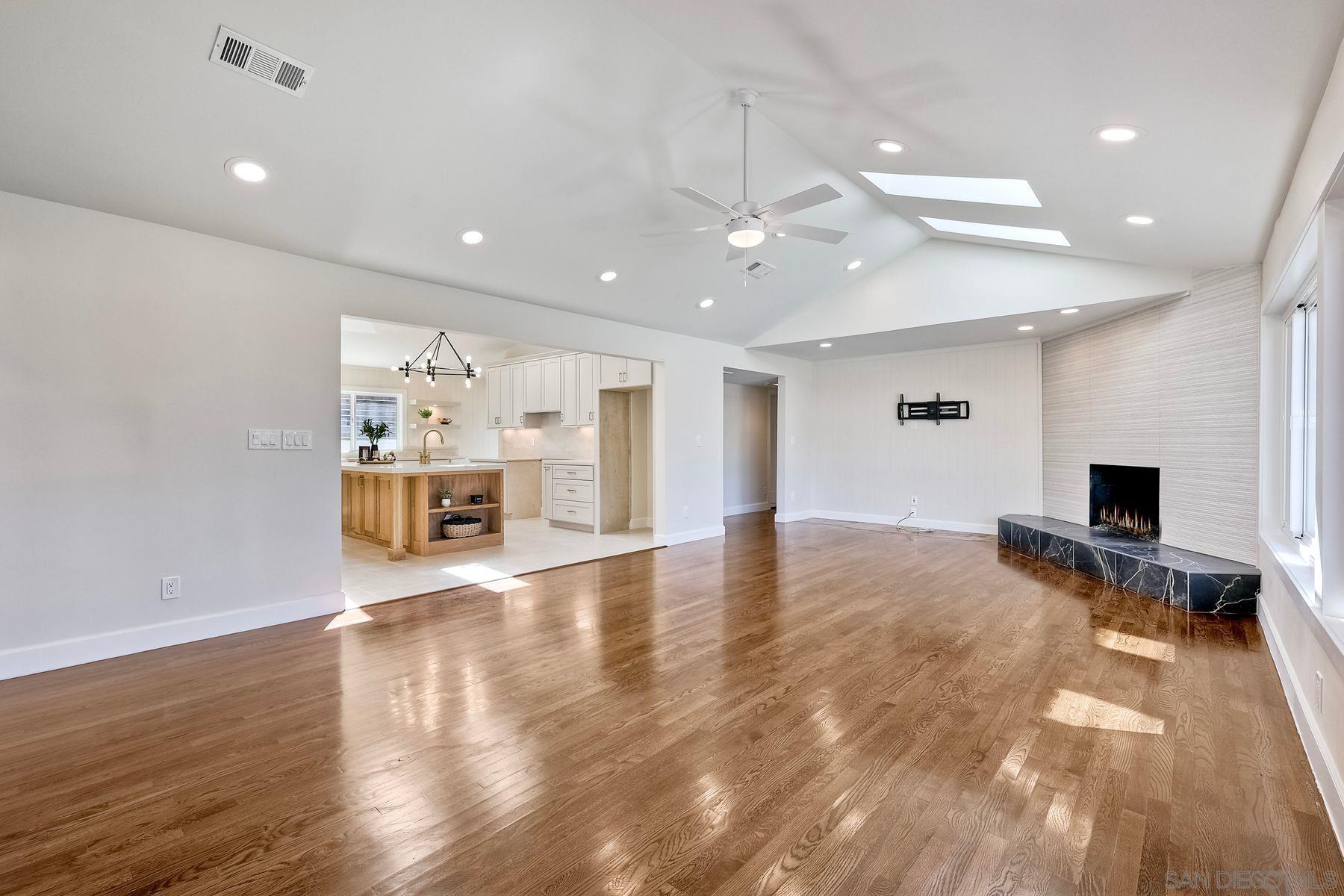 Detail Gallery Image 12 of 58 For 9945  Alto Dr, La Mesa,  CA 91941 - 5 Beds | 3/2 Baths