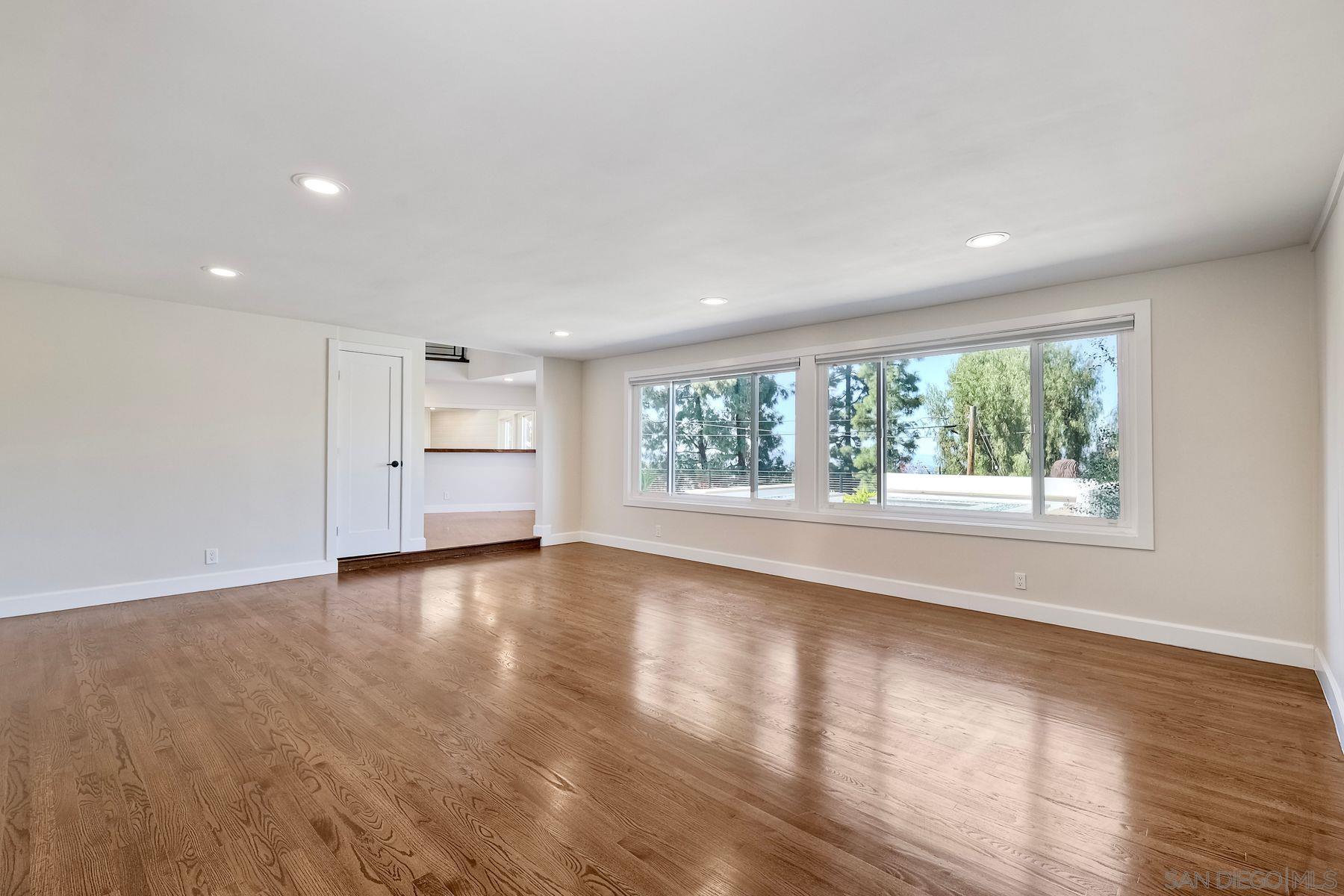 Detail Gallery Image 15 of 58 For 9945  Alto Dr, La Mesa,  CA 91941 - 5 Beds | 3/2 Baths