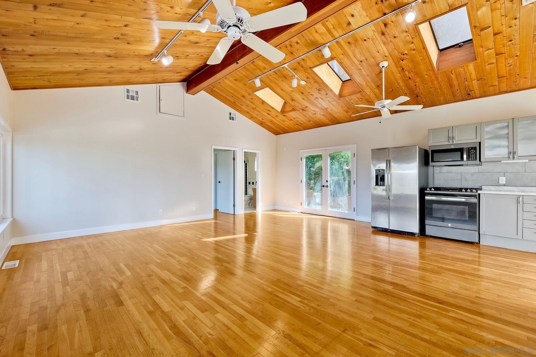 Detail Gallery Image 4 of 58 For 9945  Alto Dr, La Mesa,  CA 91941 - 5 Beds | 3/2 Baths