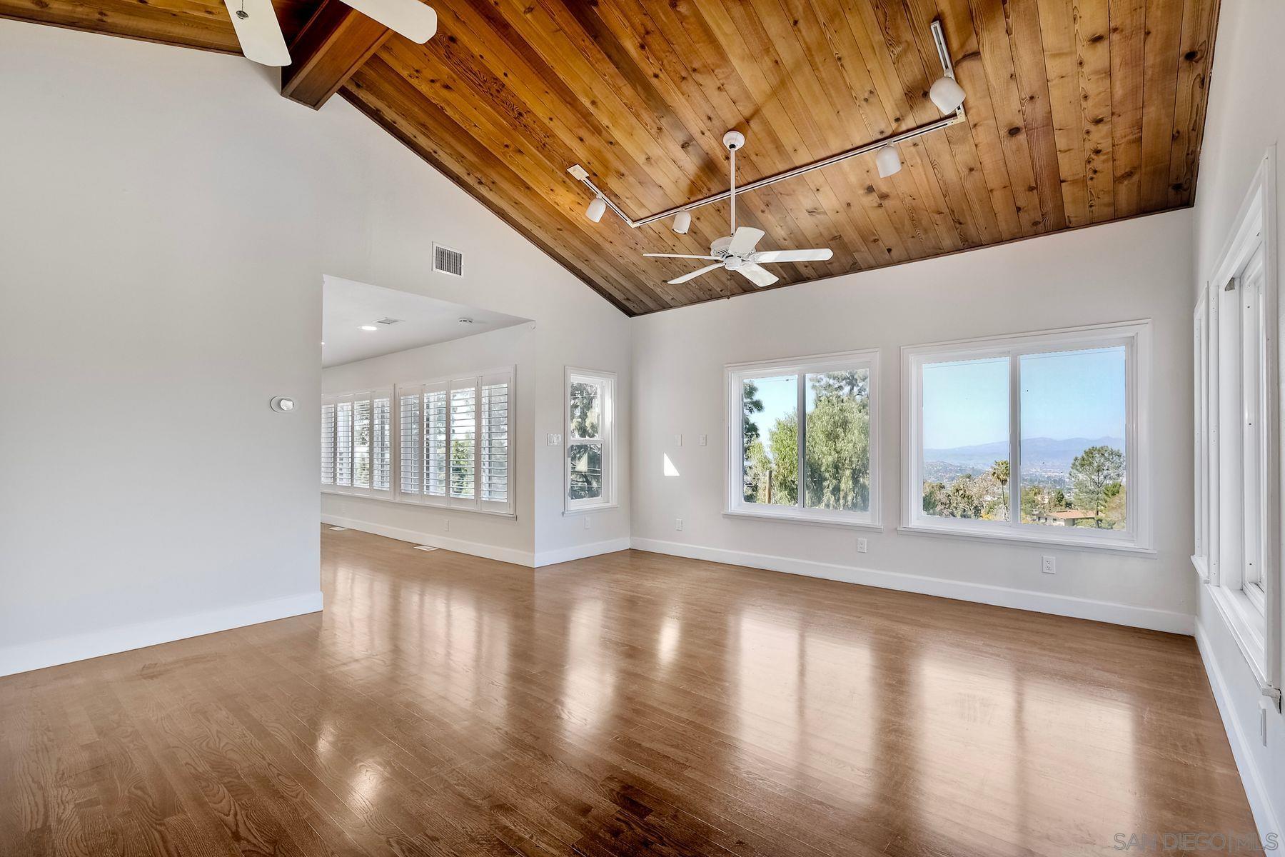 Detail Gallery Image 31 of 58 For 9945  Alto Dr, La Mesa,  CA 91941 - 5 Beds | 3/2 Baths