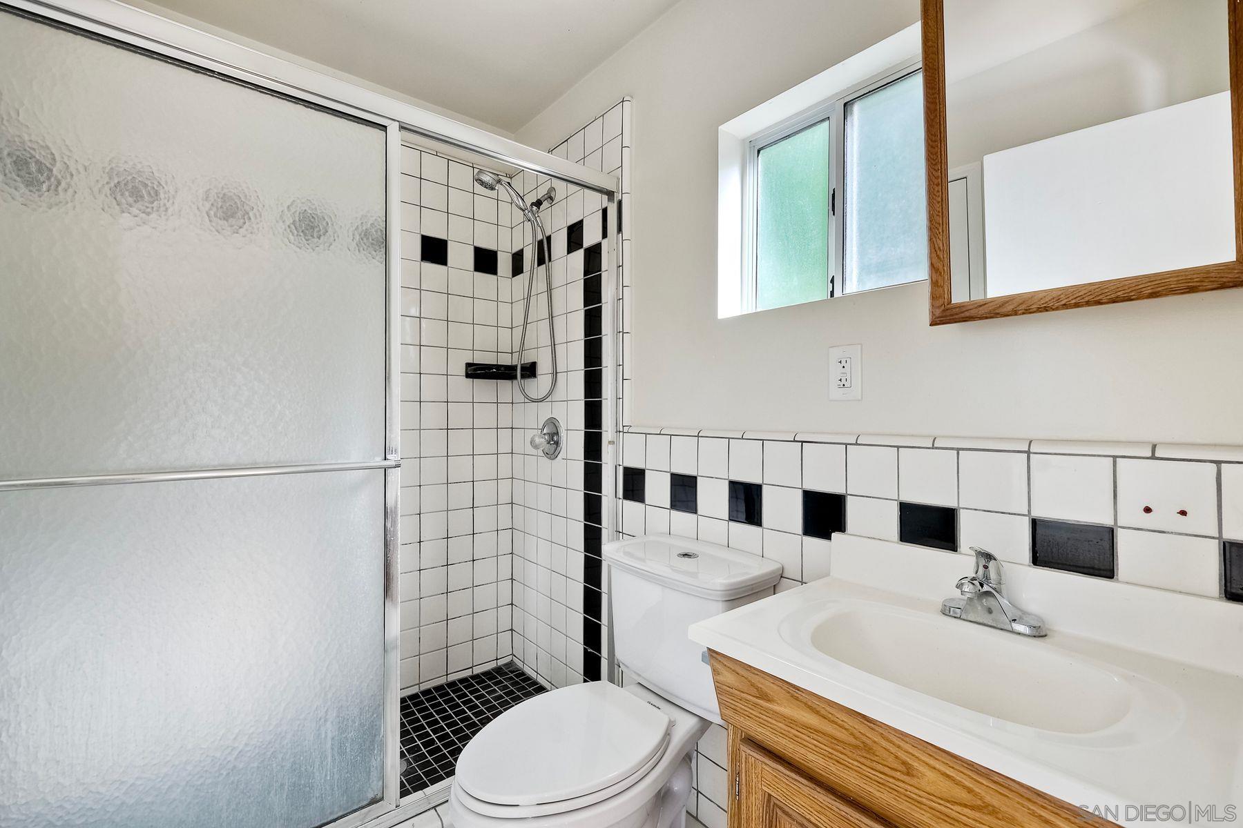 Detail Gallery Image 5 of 58 For 9945  Alto Dr, La Mesa,  CA 91941 - 5 Beds | 3/2 Baths