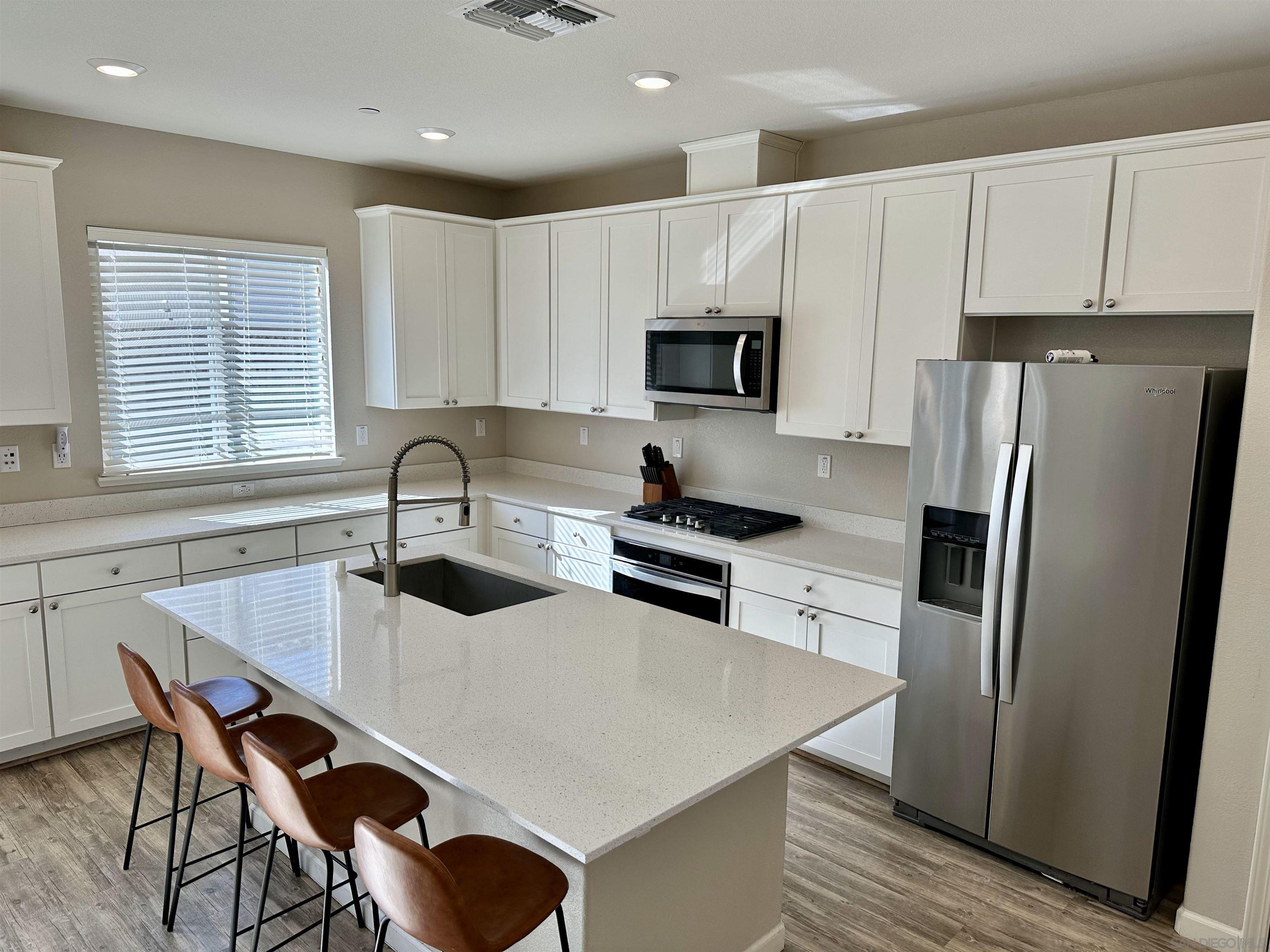 Detail Gallery Image 3 of 15 For 5517  Kennedy Place, Rohnert Park,  CA 94928 - 4 Beds | 2/1 Baths