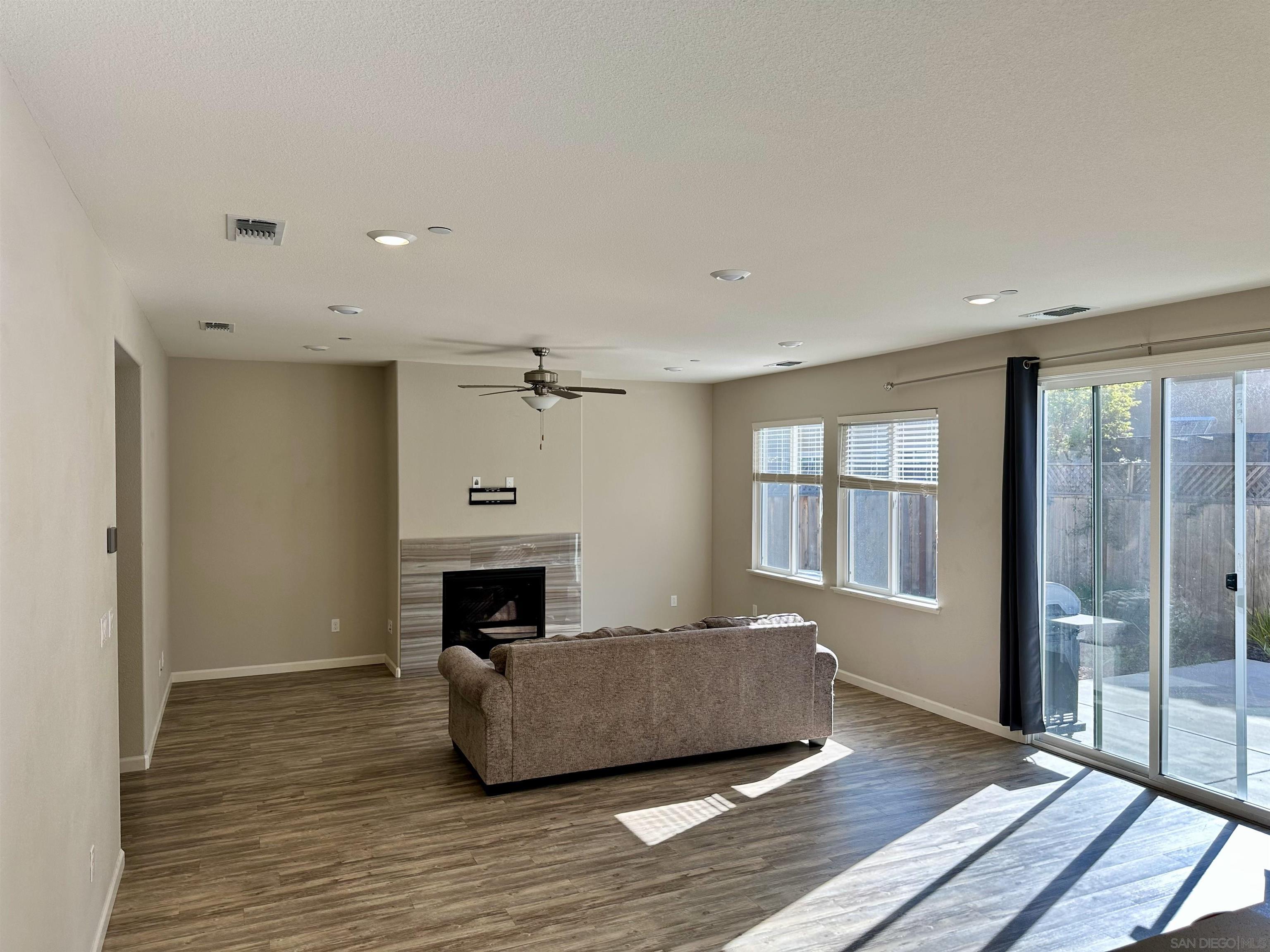 Detail Gallery Image 8 of 15 For 5517  Kennedy Place, Rohnert Park,  CA 94928 - 4 Beds | 2/1 Baths