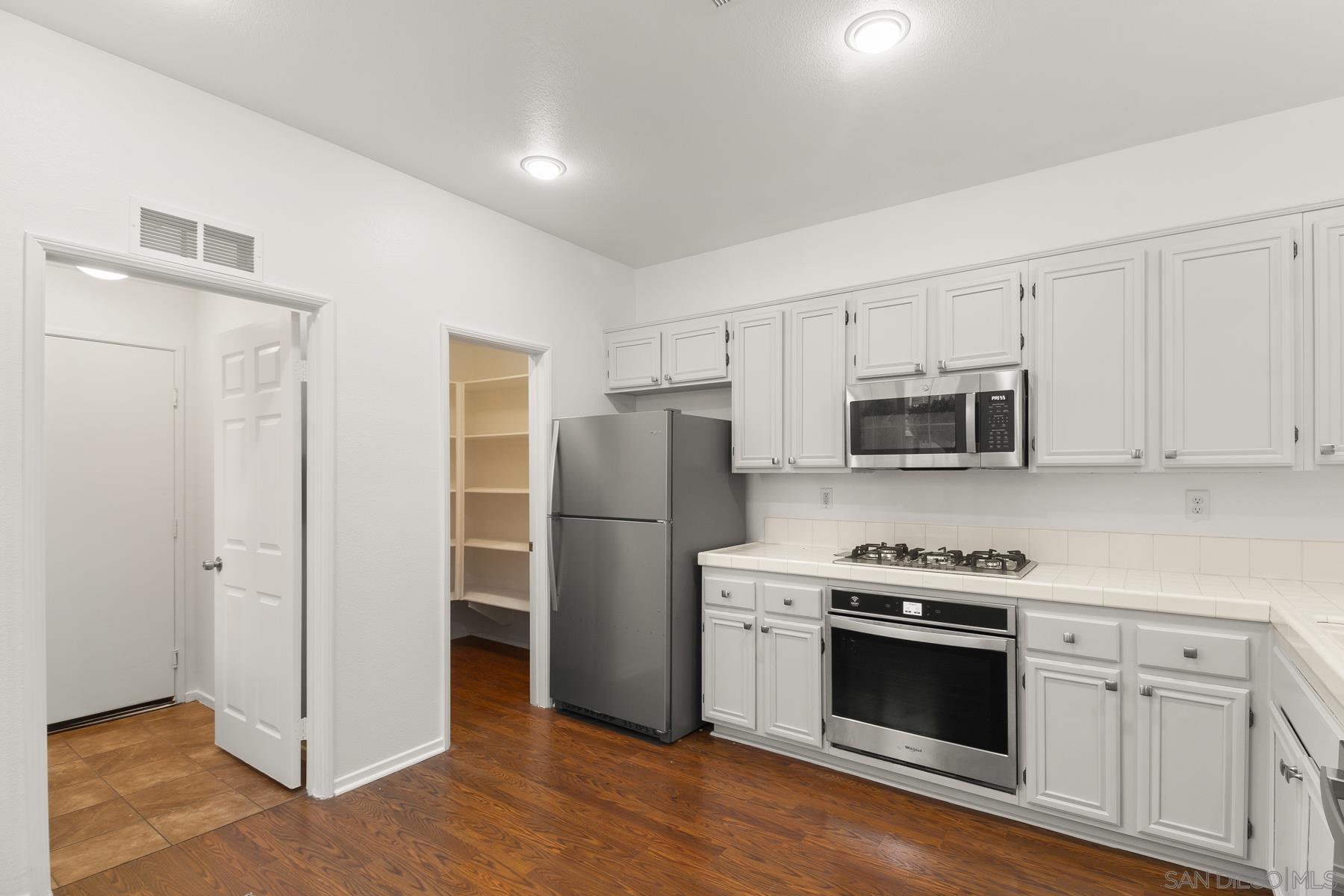 Detail Gallery Image 10 of 44 For 755  Caminito Moraga  3, Chula Vista,  CA 91913 - 3 Beds | 2/1 Baths