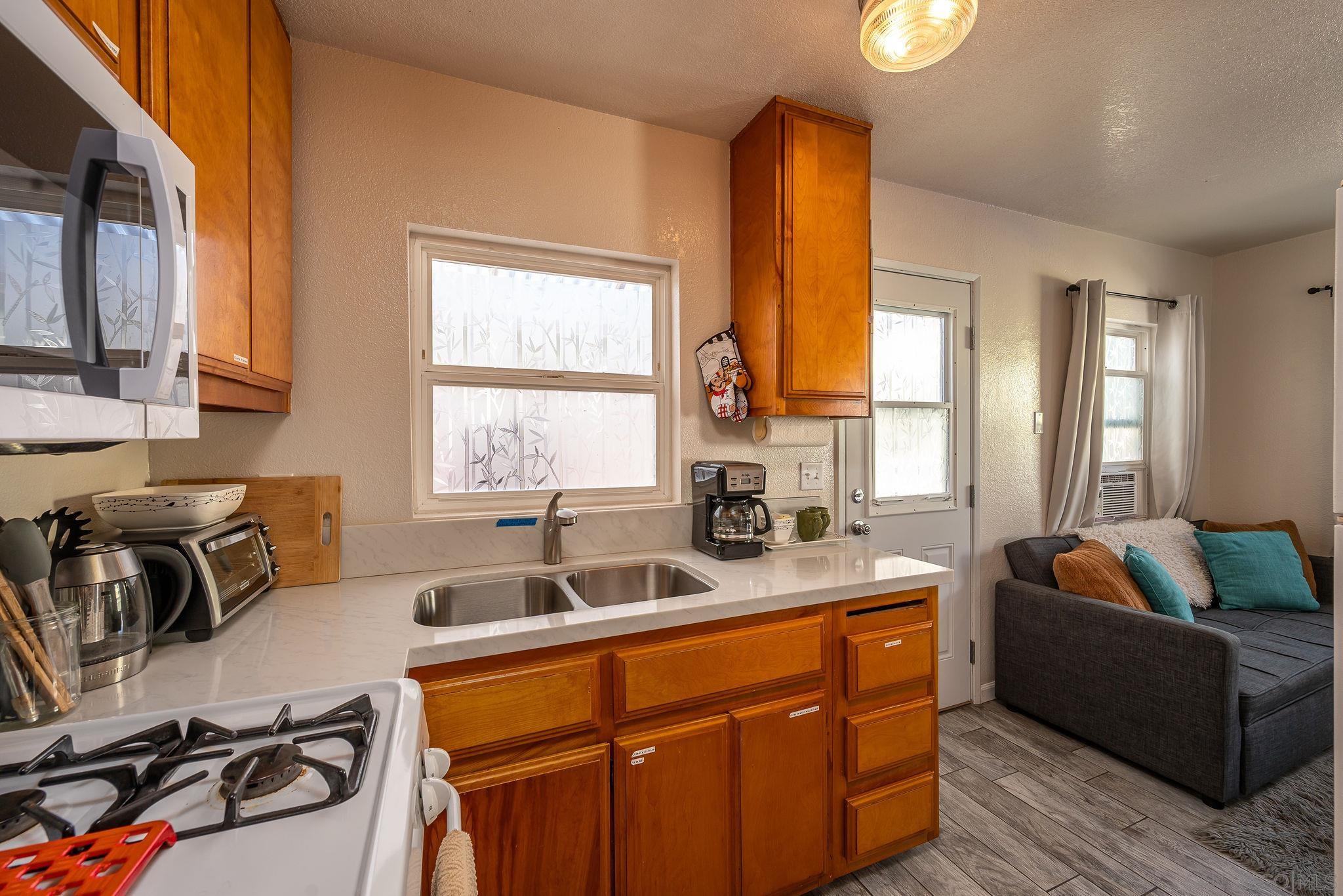 Detail Gallery Image 12 of 44 For 830-832  Pismo Ct, San Diego,  CA 92109 - – Beds | – Baths