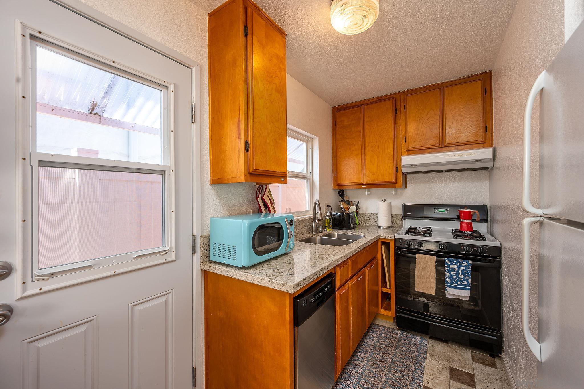 Detail Gallery Image 19 of 44 For 830-832  Pismo Ct, San Diego,  CA 92109 - – Beds | – Baths