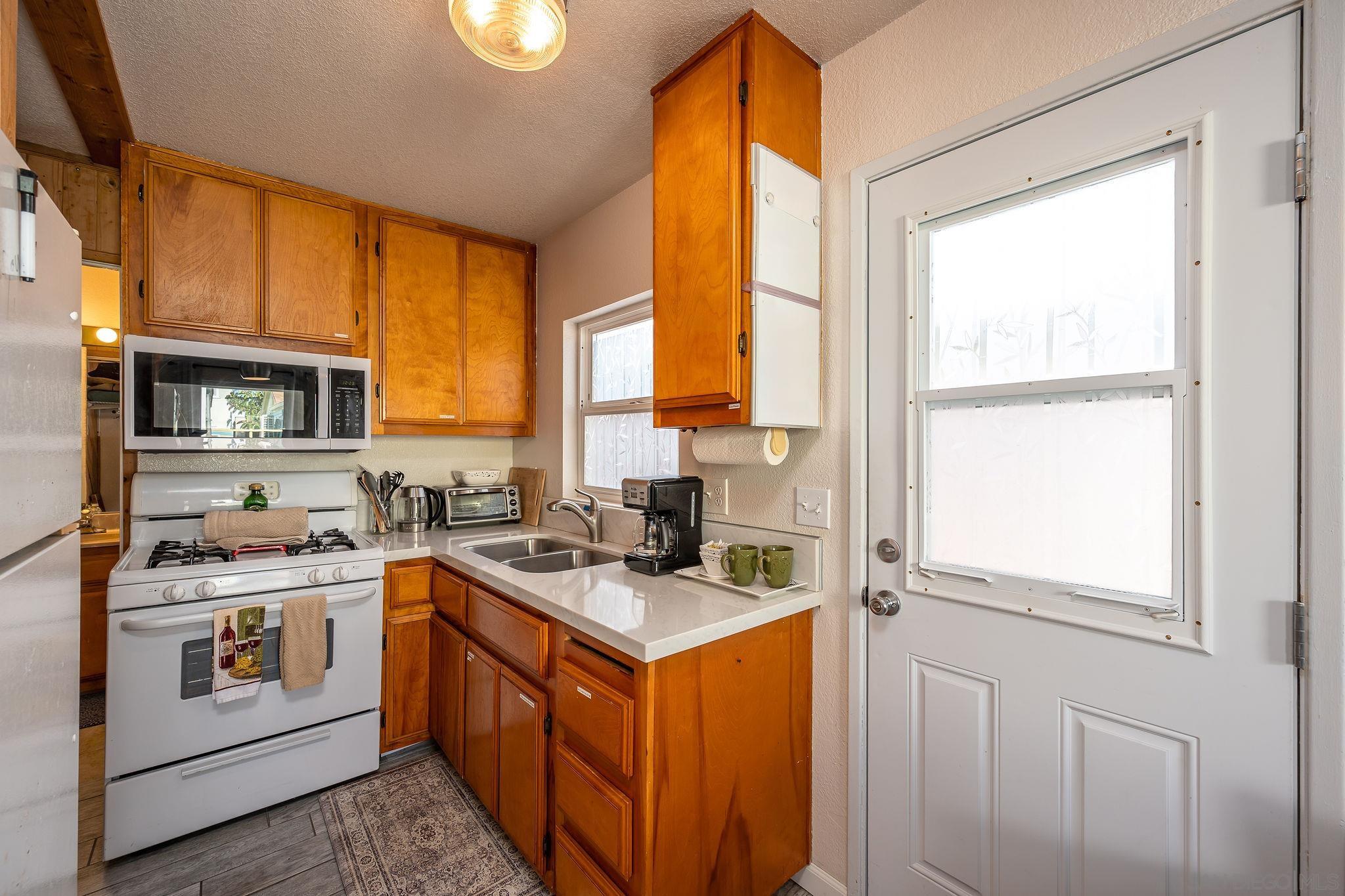 Detail Gallery Image 35 of 44 For 830-832  Pismo Ct, San Diego,  CA 92109 - – Beds | – Baths