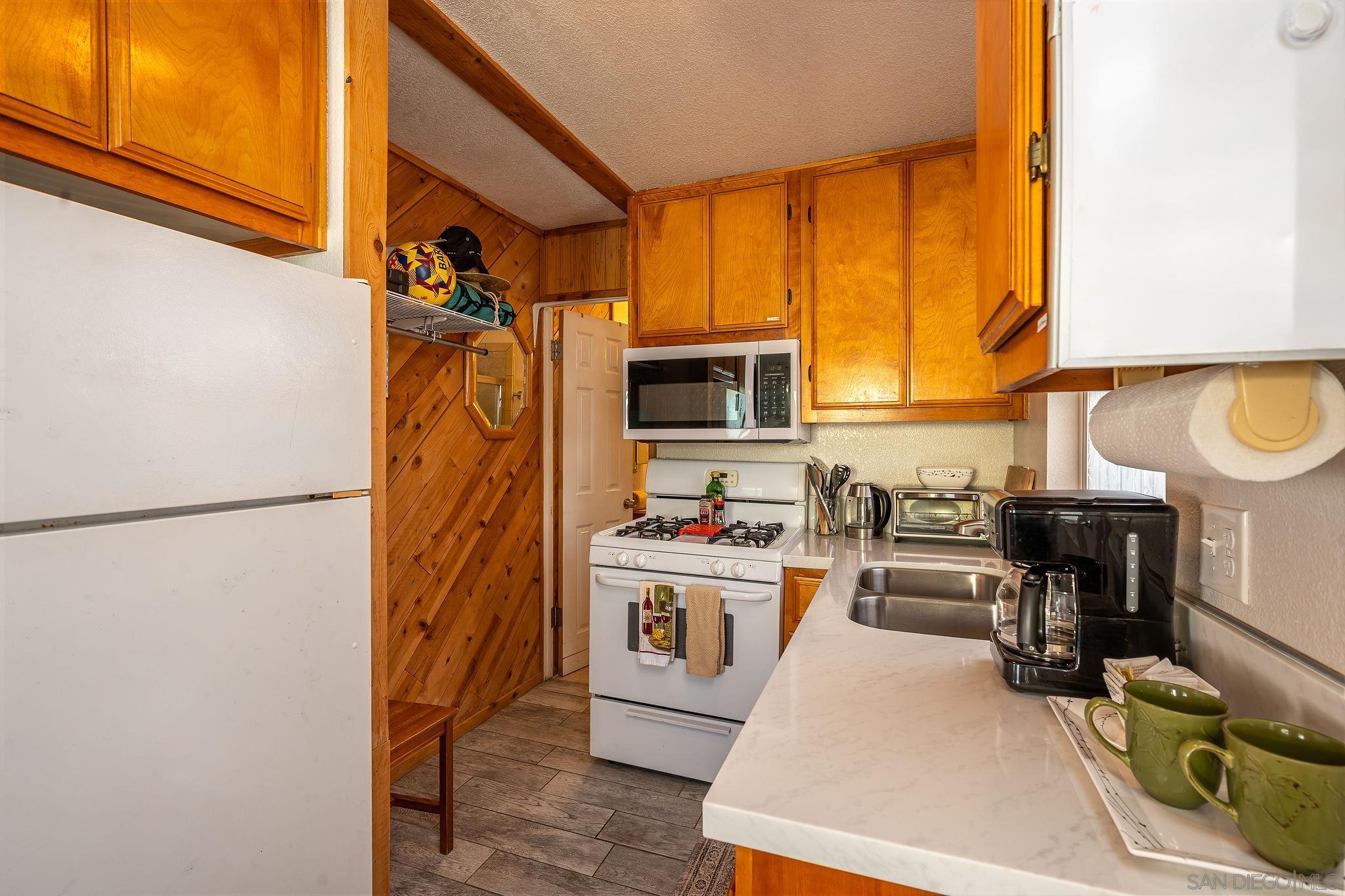 Detail Gallery Image 41 of 44 For 830-832  Pismo Ct, San Diego,  CA 92109 - – Beds | – Baths