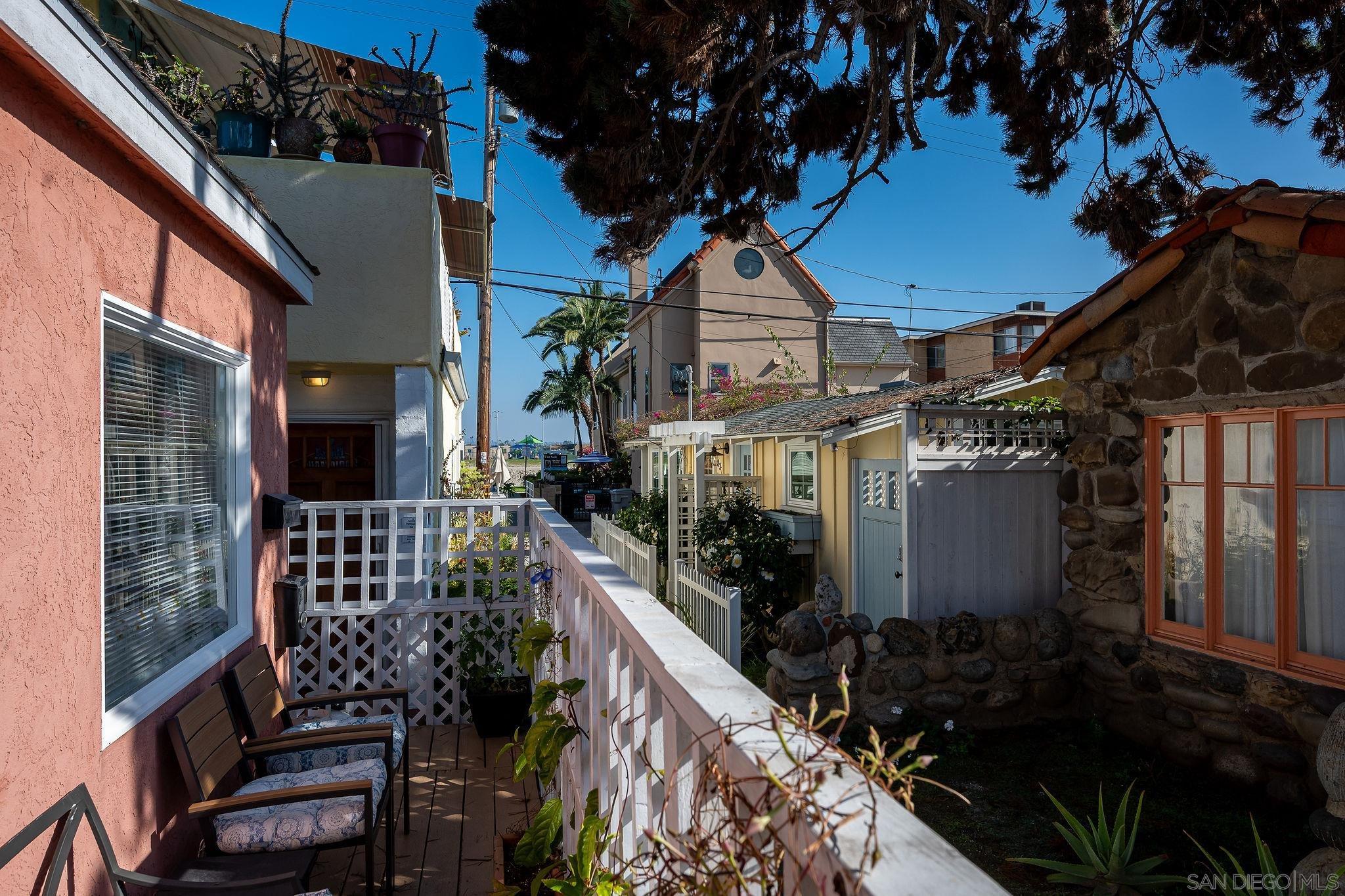 Detail Gallery Image 8 of 44 For 830-832  Pismo Ct, San Diego,  CA 92109 - – Beds | – Baths