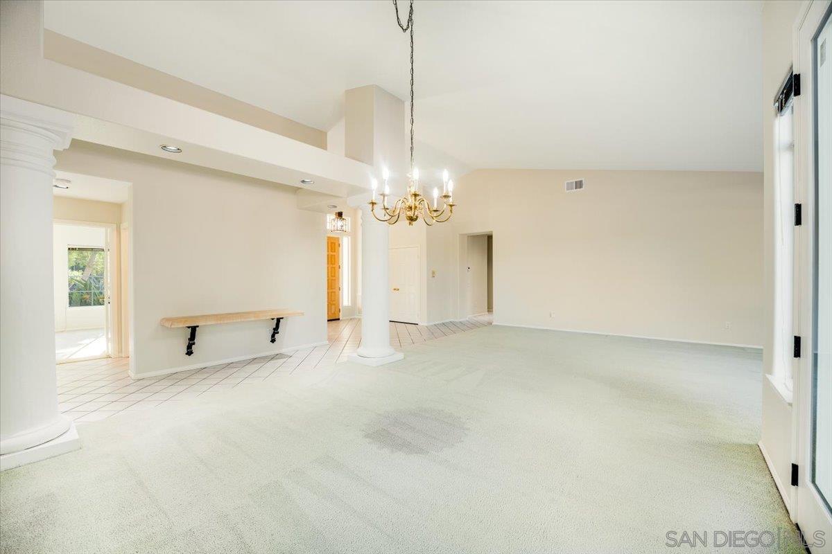 Detail Gallery Image 11 of 51 For 1561  Greenridge Drive, Vista,  CA 92081 - 4 Beds | 3 Baths