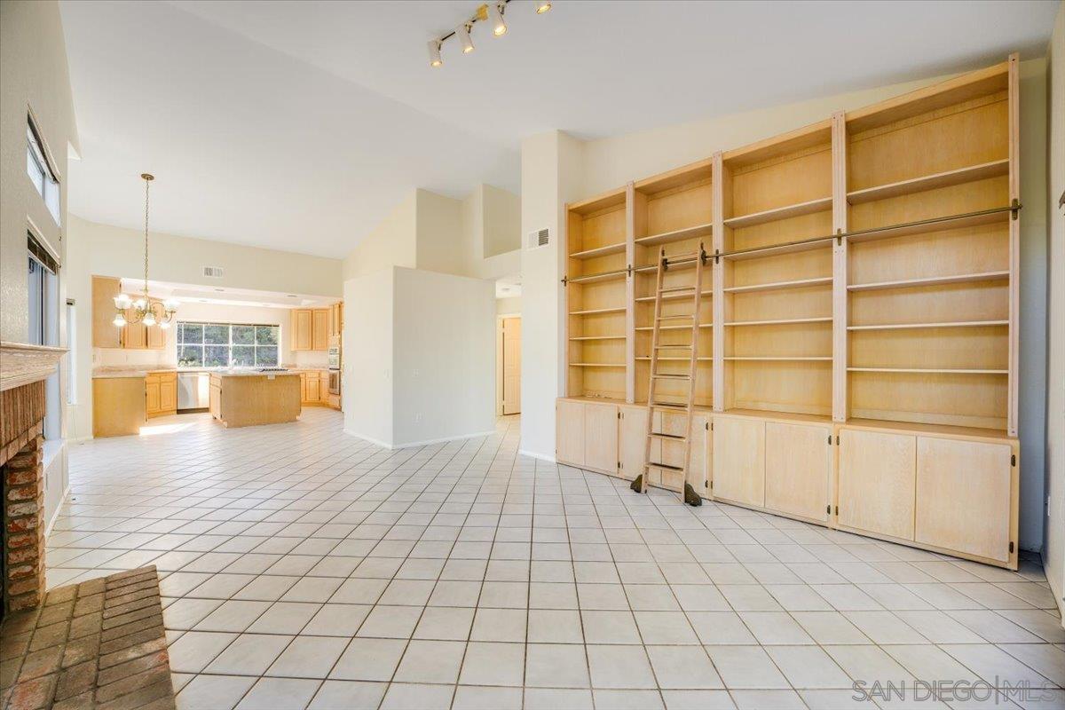 Detail Gallery Image 17 of 51 For 1561  Greenridge Drive, Vista,  CA 92081 - 4 Beds | 3 Baths