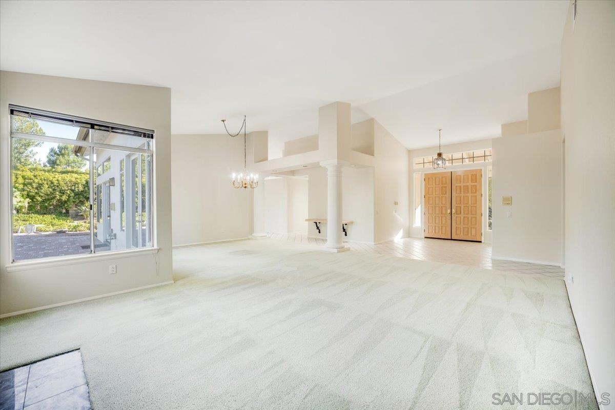 Detail Gallery Image 9 of 51 For 1561  Greenridge Drive, Vista,  CA 92081 - 4 Beds | 3 Baths