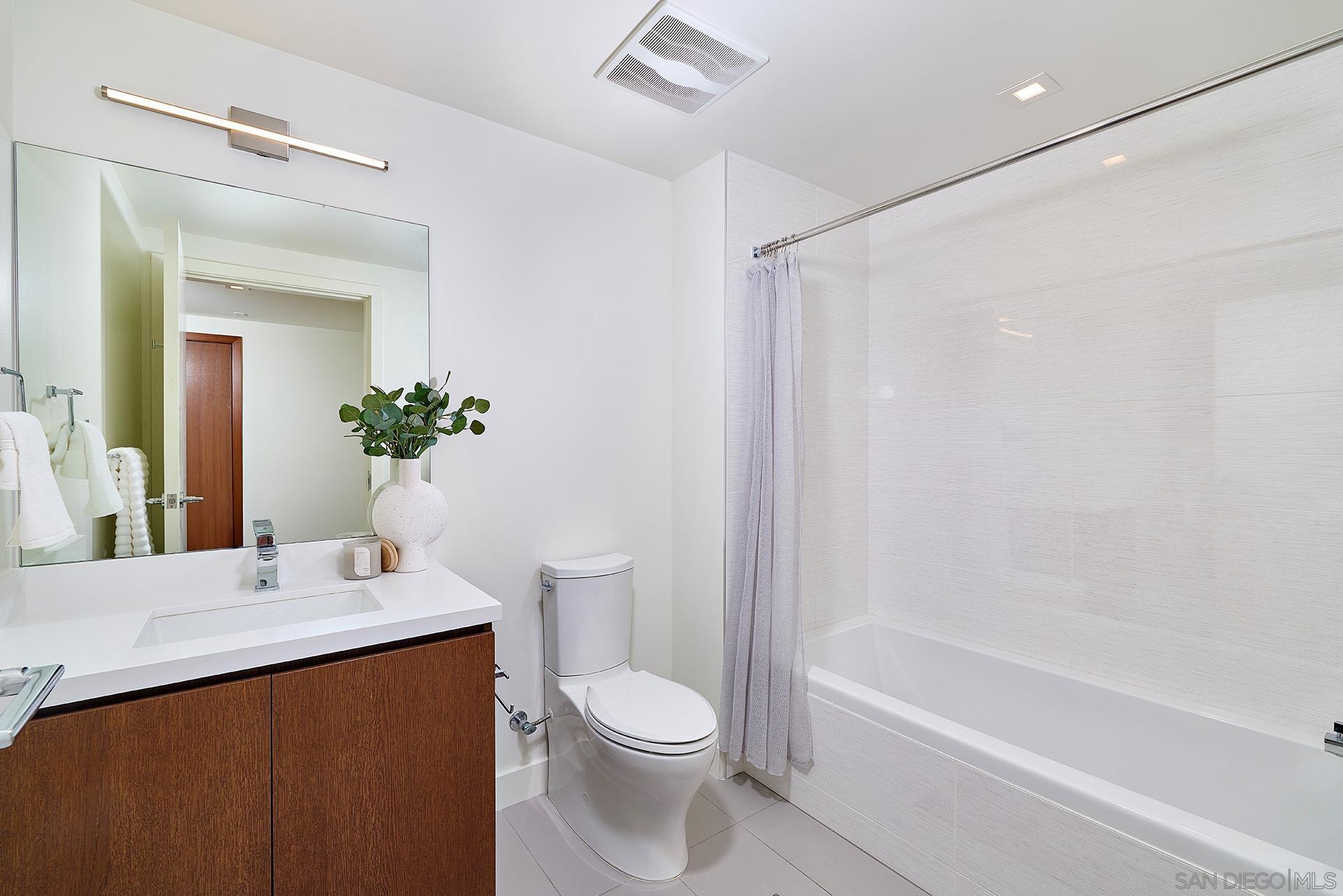 Detail Gallery Image 14 of 55 For 1388  Kettner Blvd  #2302,  San Diego,  CA 92101 - 3 Beds | 2 Baths