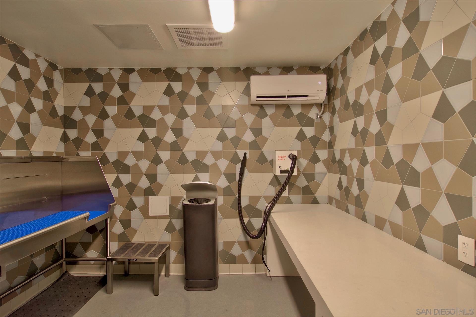 Detail Gallery Image 40 of 55 For 1388  Kettner Blvd  #2302,  San Diego,  CA 92101 - 3 Beds | 2 Baths