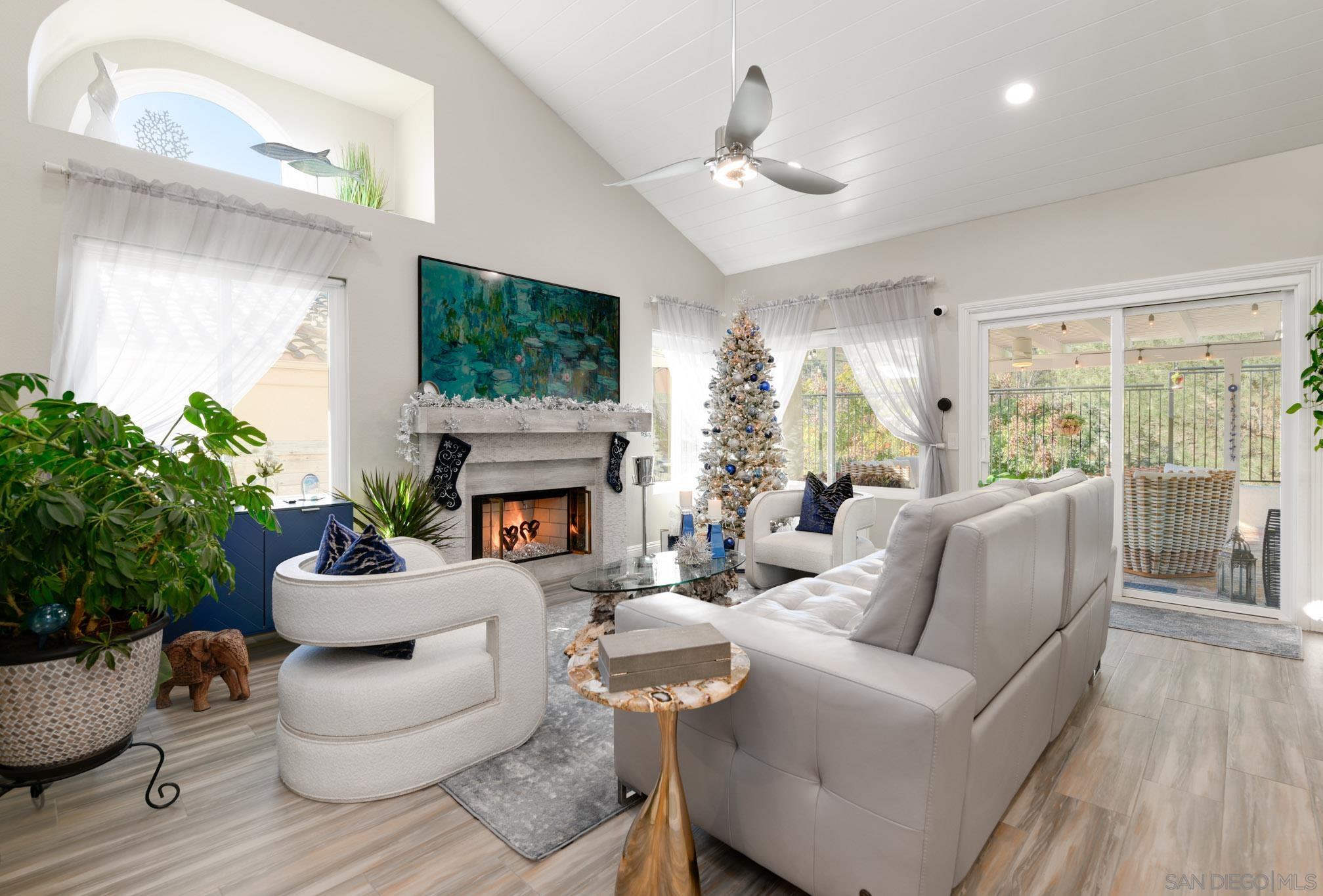 Detail Gallery Image 2 of 27 For 2227  Medina Gln, Escondido,  CA 92026 - 2 Beds | 2 Baths