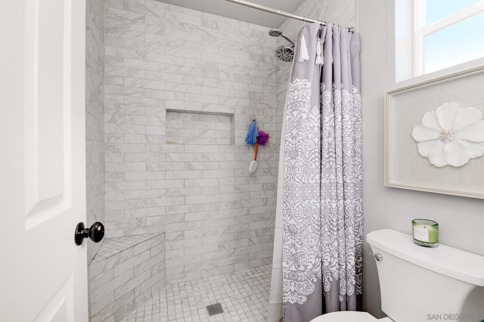 Detail Gallery Image 12 of 27 For 2227  Medina Gln, Escondido,  CA 92026 - 2 Beds | 2 Baths