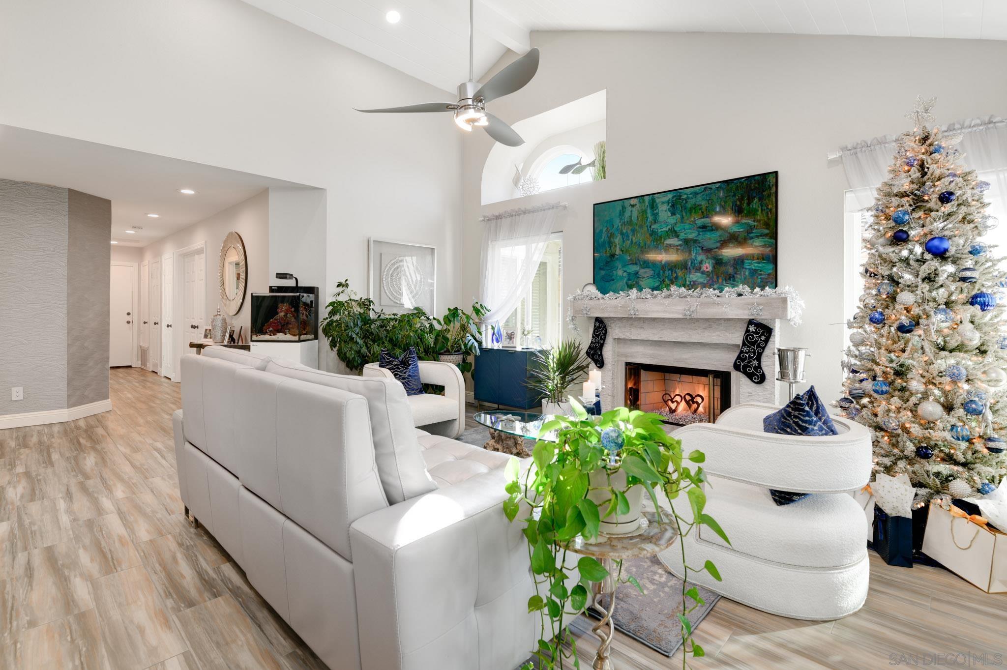 Detail Gallery Image 3 of 27 For 2227  Medina Gln, Escondido,  CA 92026 - 2 Beds | 2 Baths