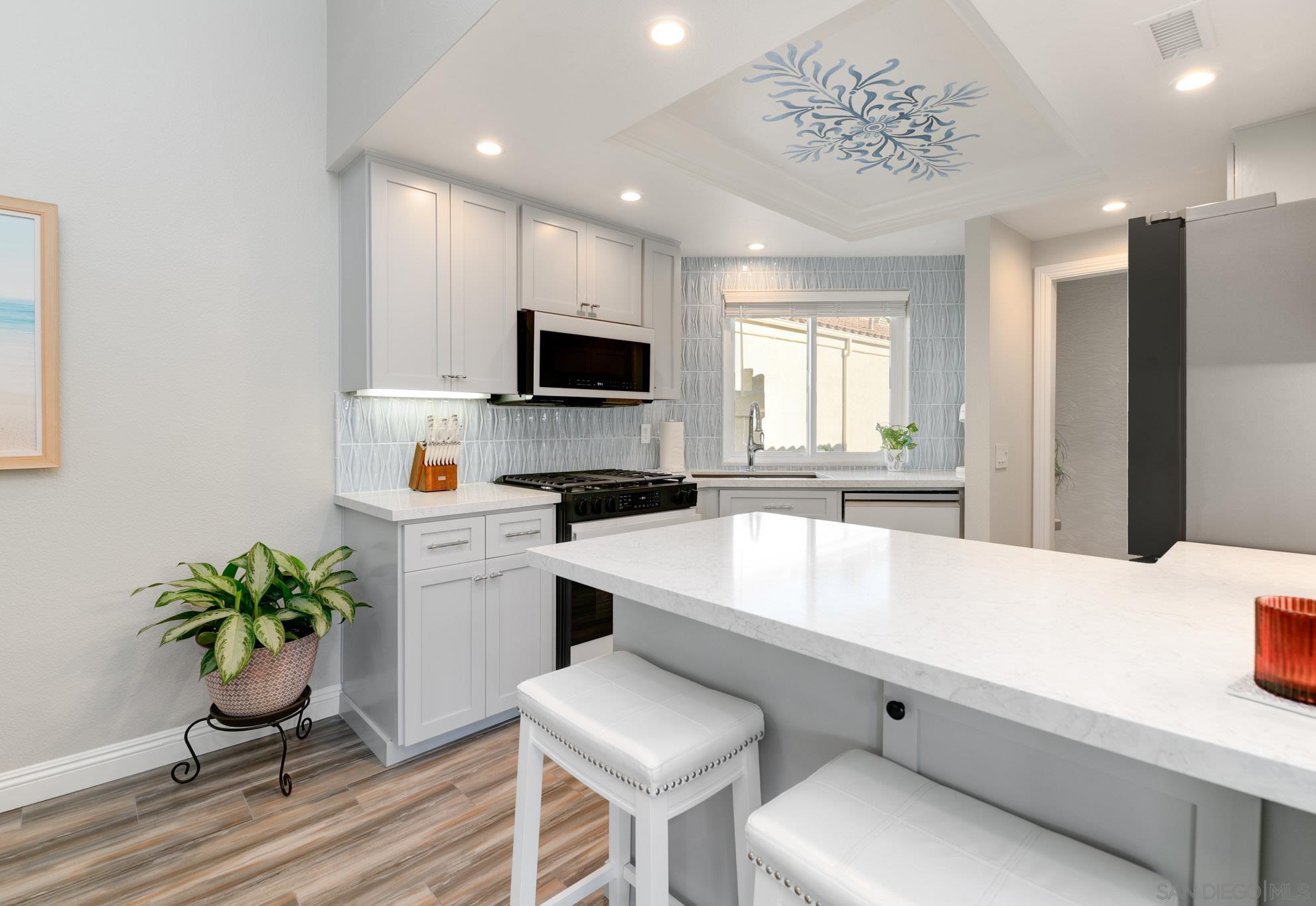 Detail Gallery Image 6 of 27 For 2227  Medina Gln, Escondido,  CA 92026 - 2 Beds | 2 Baths