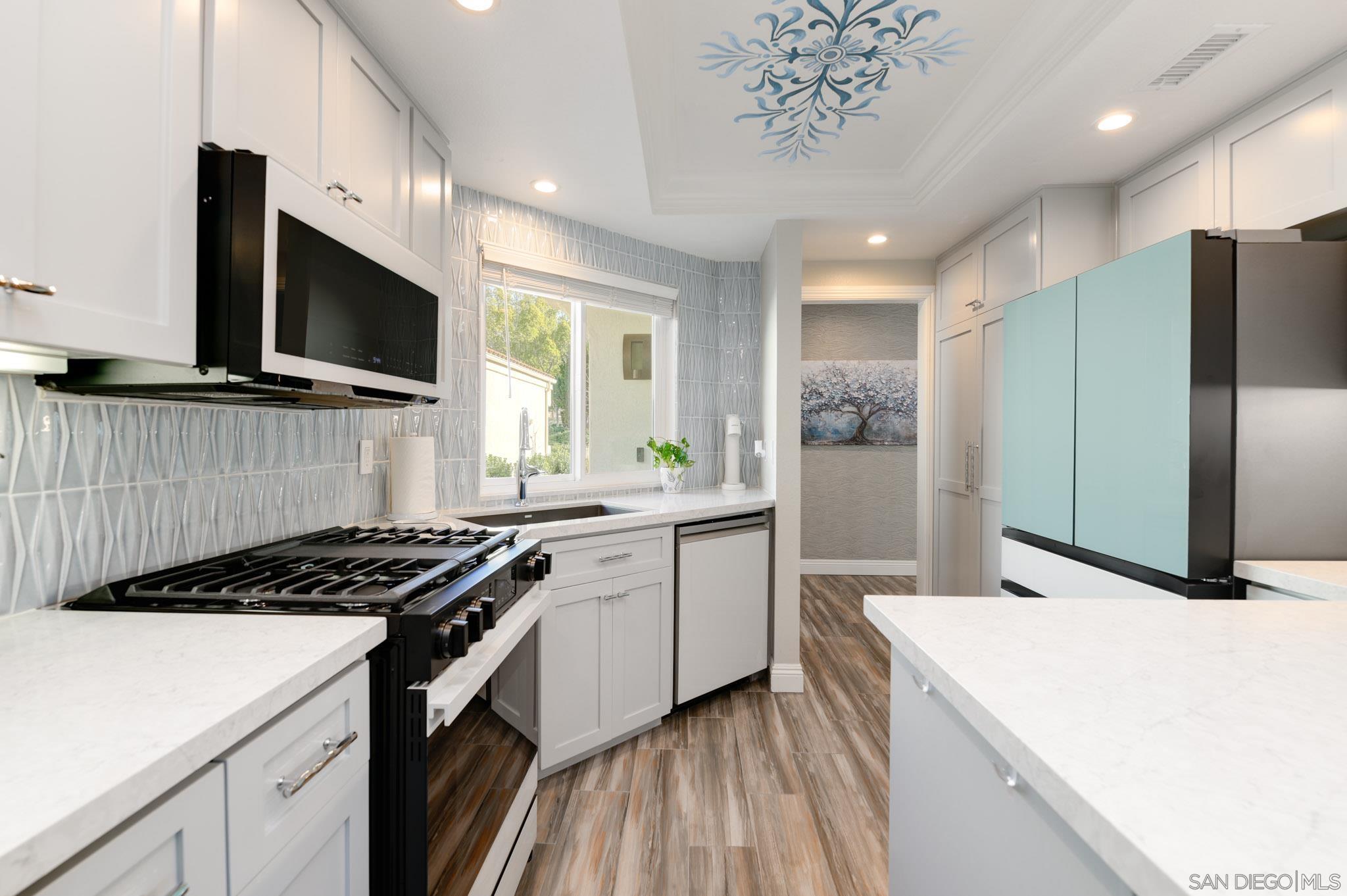 Detail Gallery Image 7 of 27 For 2227  Medina Gln, Escondido,  CA 92026 - 2 Beds | 2 Baths