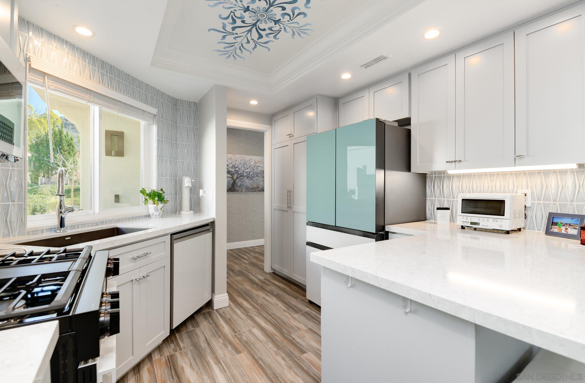 Detail Gallery Image 8 of 27 For 2227  Medina Gln, Escondido,  CA 92026 - 2 Beds | 2 Baths