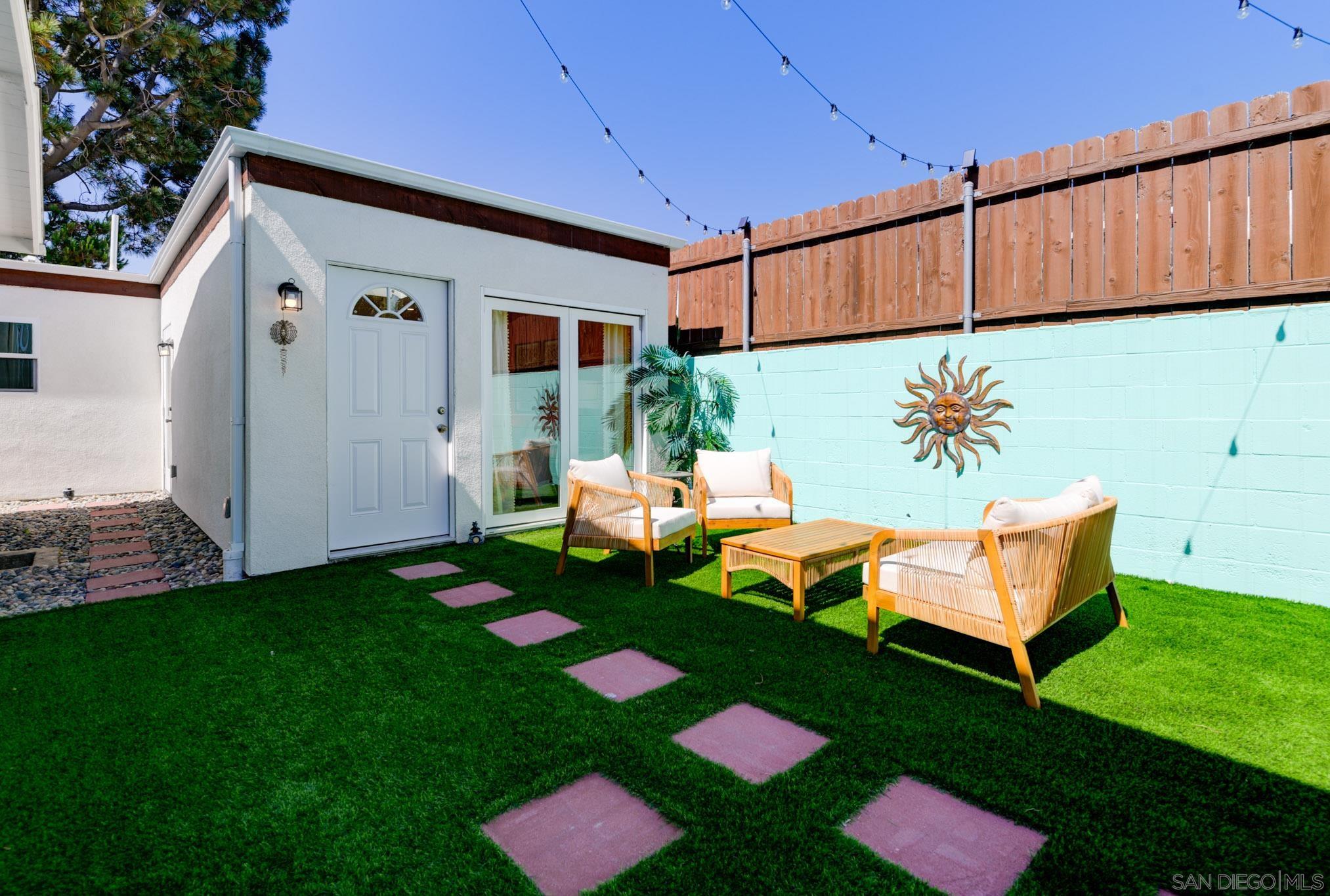 Detail Gallery Image 14 of 29 For 1129  Bonita Dr, Encinitas,  CA 92024 - 3 Beds | 3 Baths