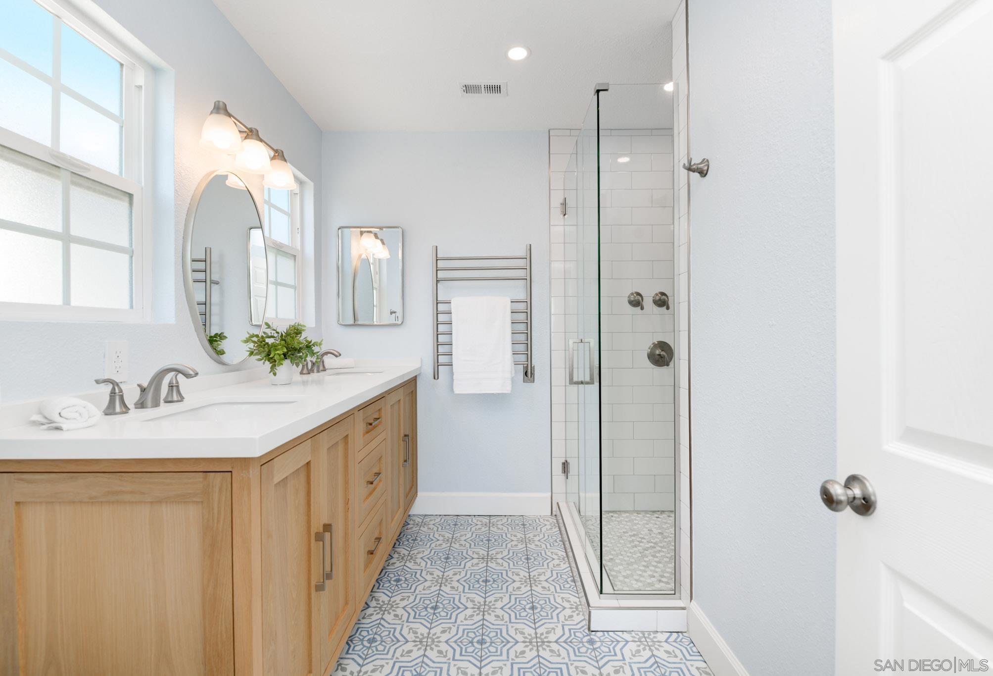 Detail Gallery Image 5 of 29 For 1129  Bonita Dr, Encinitas,  CA 92024 - 3 Beds | 3 Baths