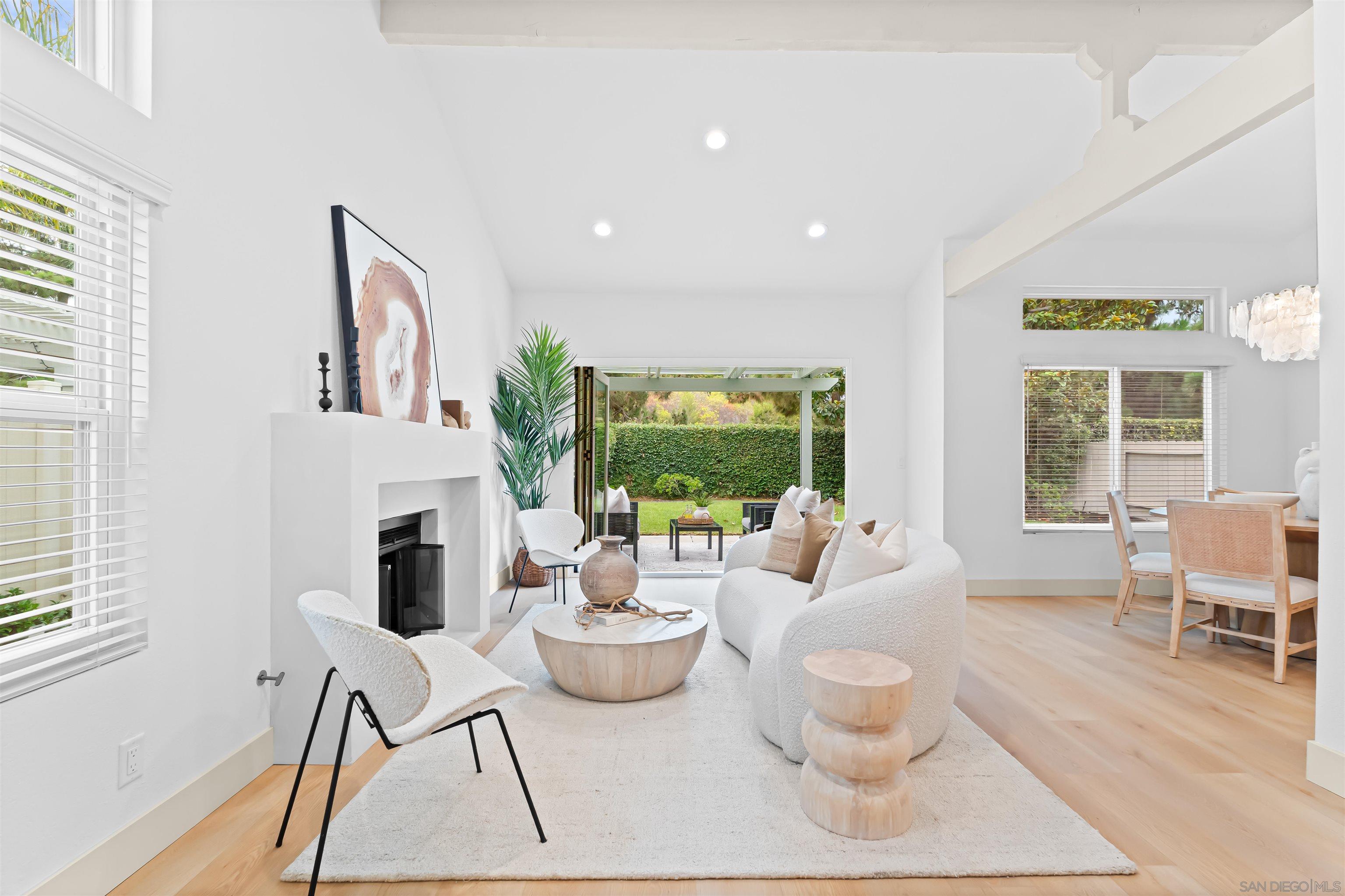 Detail Gallery Image 2 of 19 For 1617  Blossom Field Way, Encinitas,  CA 92024 - 3 Beds | 2 Baths