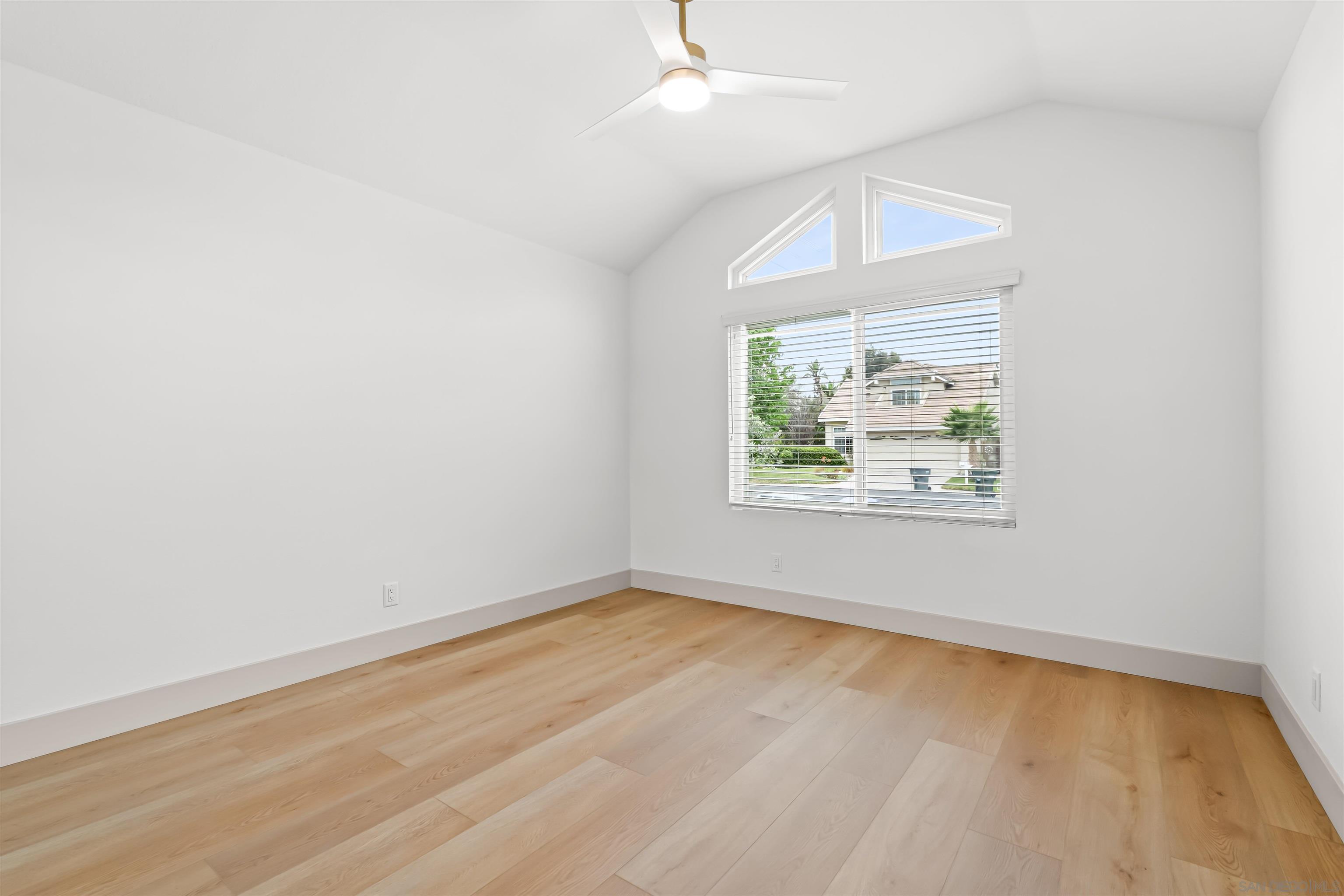 Detail Gallery Image 13 of 19 For 1617  Blossom Field Way, Encinitas,  CA 92024 - 3 Beds | 2 Baths