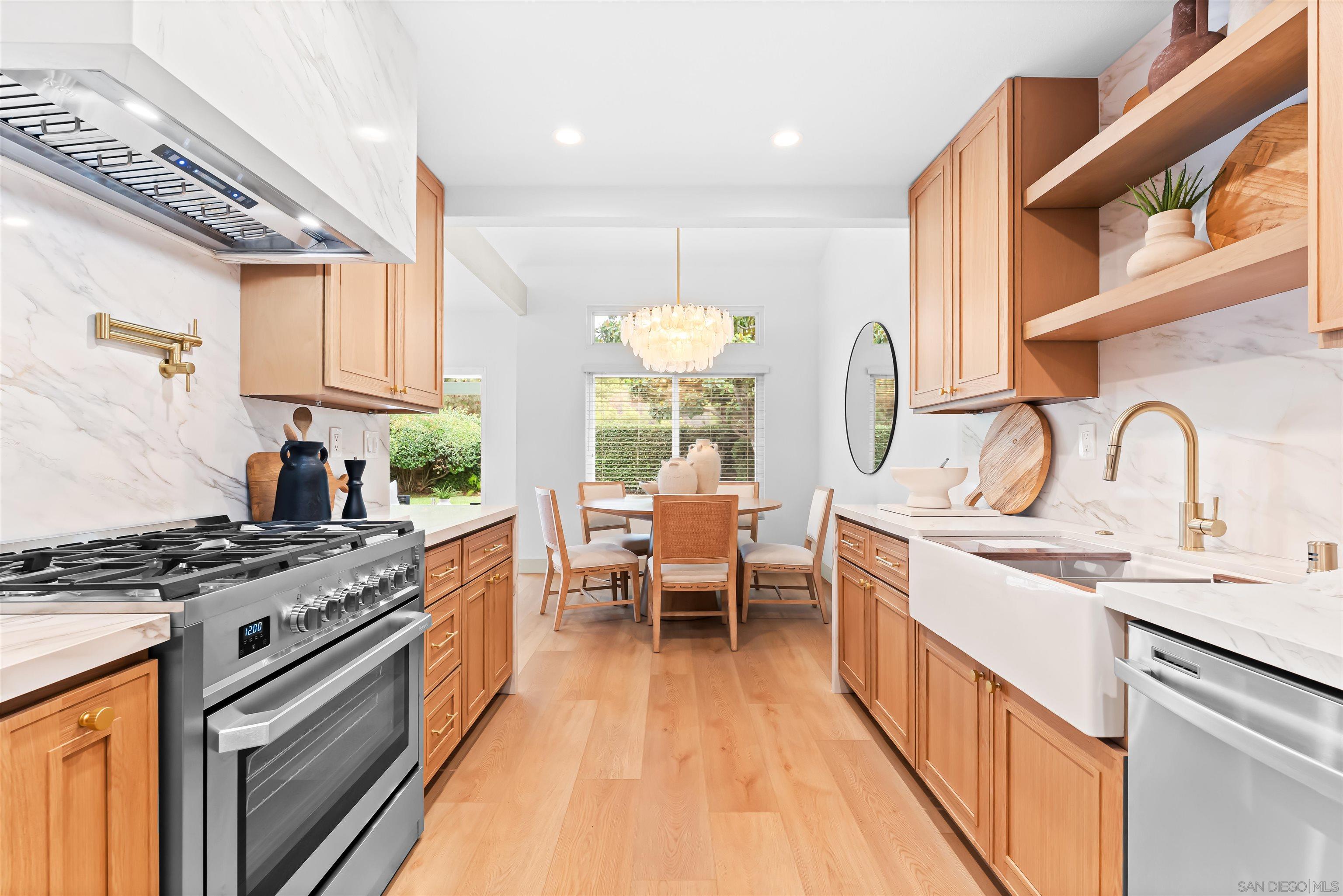 Detail Gallery Image 4 of 19 For 1617  Blossom Field Way, Encinitas,  CA 92024 - 3 Beds | 2 Baths