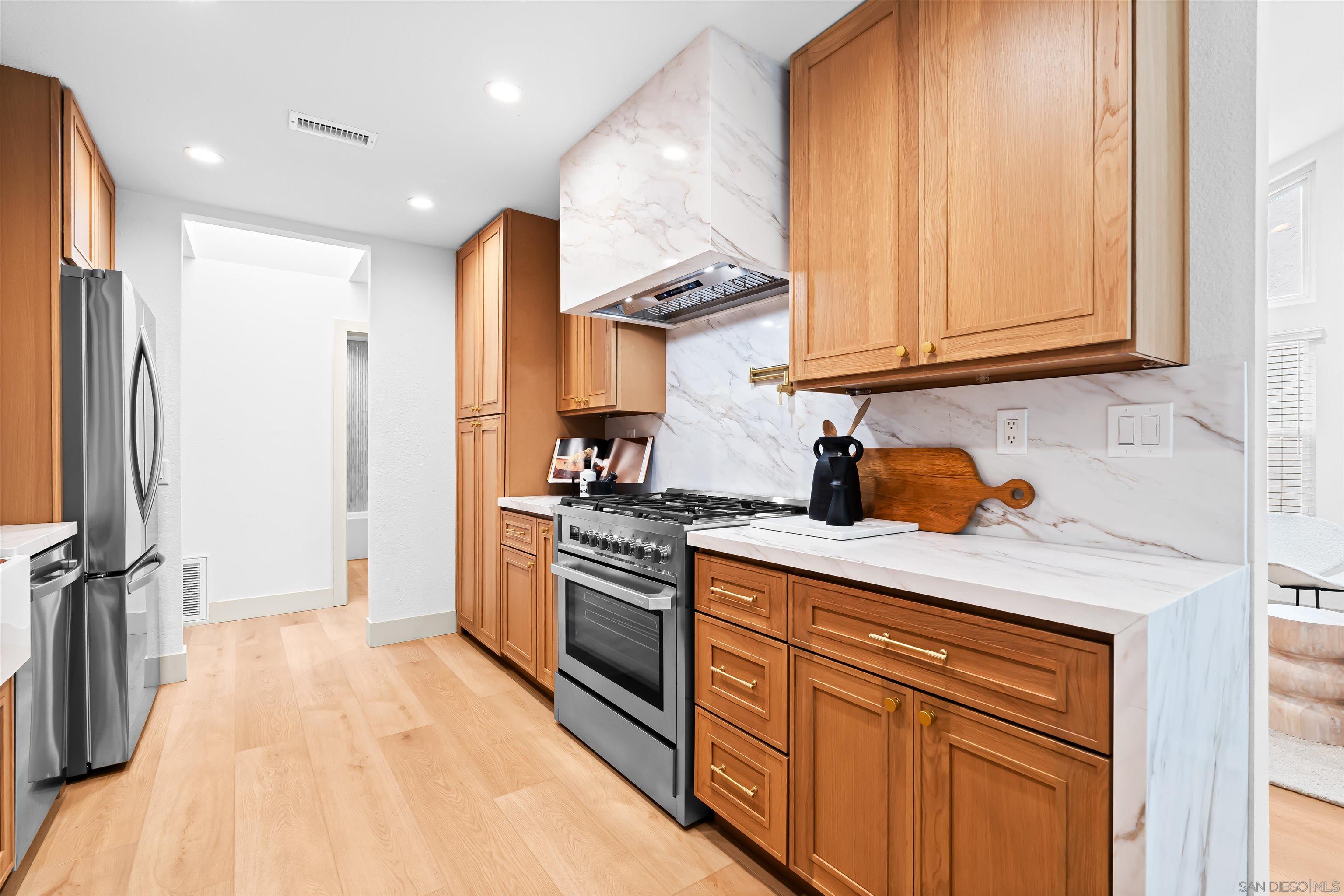 Detail Gallery Image 5 of 19 For 1617  Blossom Field Way, Encinitas,  CA 92024 - 3 Beds | 2 Baths