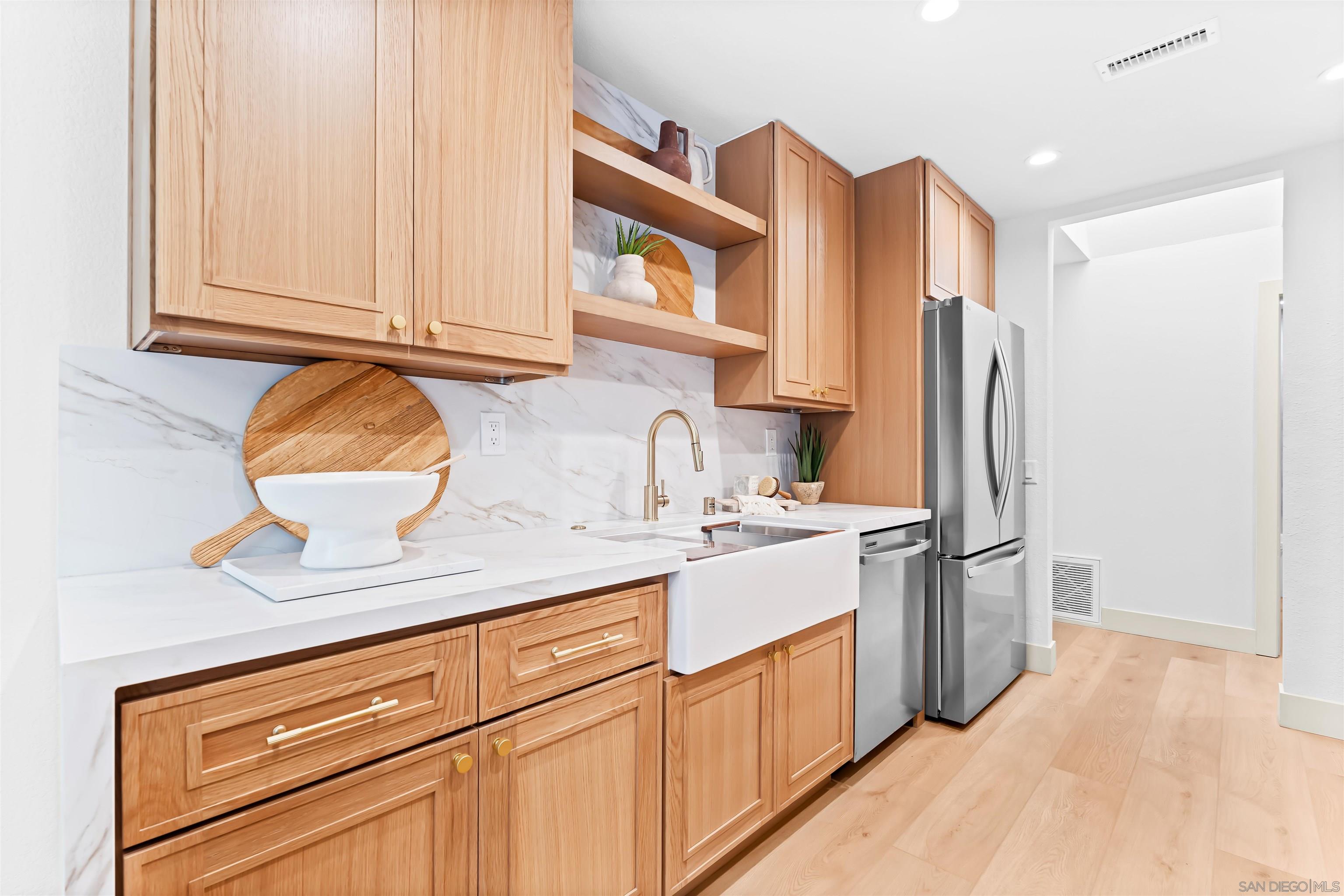 Detail Gallery Image 6 of 19 For 1617  Blossom Field Way, Encinitas,  CA 92024 - 3 Beds | 2 Baths