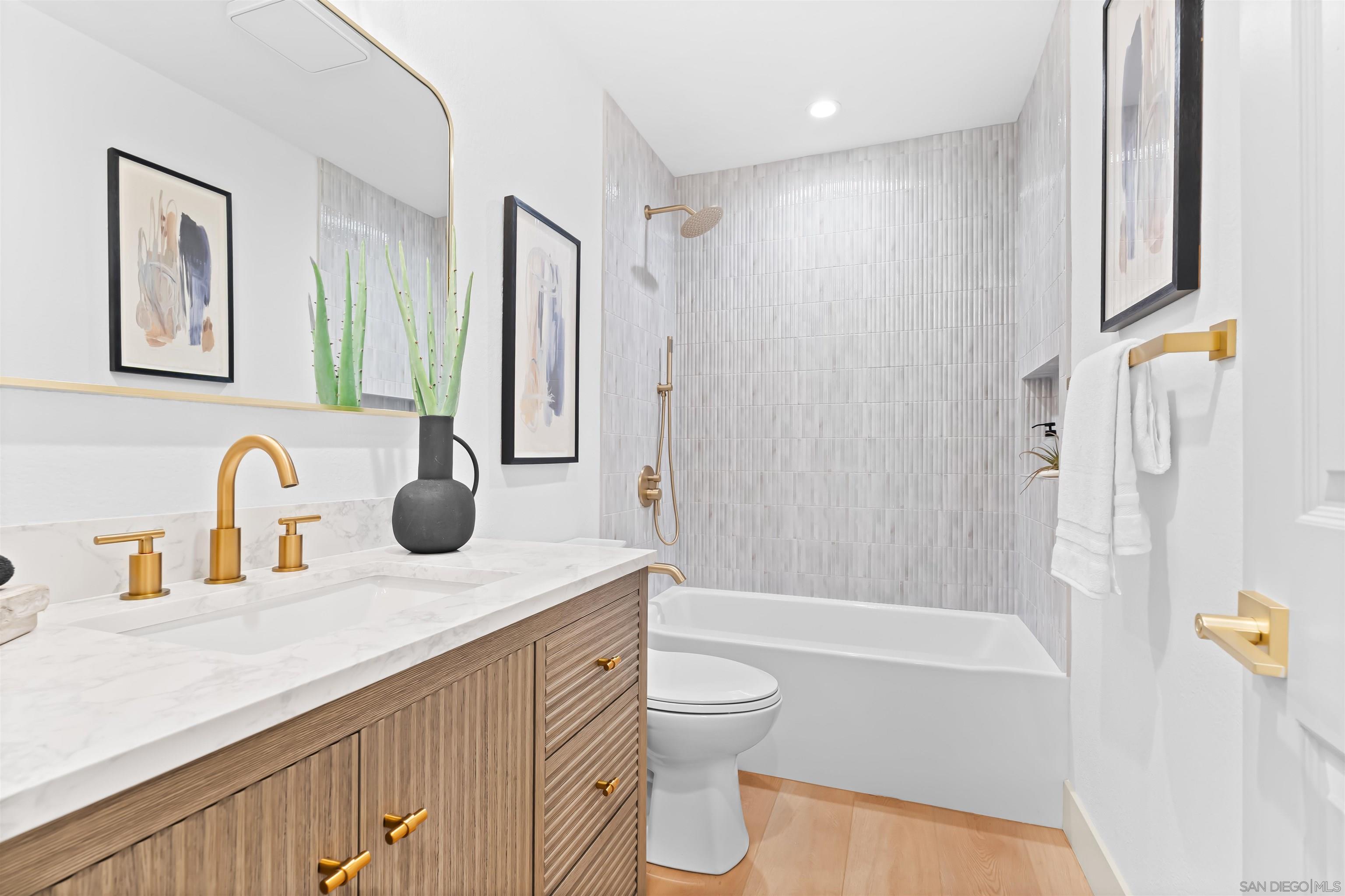 Detail Gallery Image 7 of 19 For 1617  Blossom Field Way, Encinitas,  CA 92024 - 3 Beds | 2 Baths