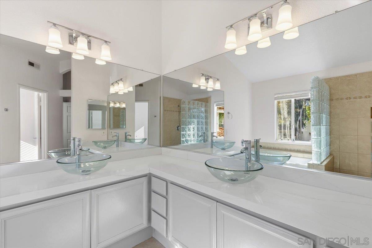 Detail Gallery Image 16 of 37 For 16156  Avenida Venusto  #2,  San Diego,  CA 92128 - 3 Beds | 2/1 Baths