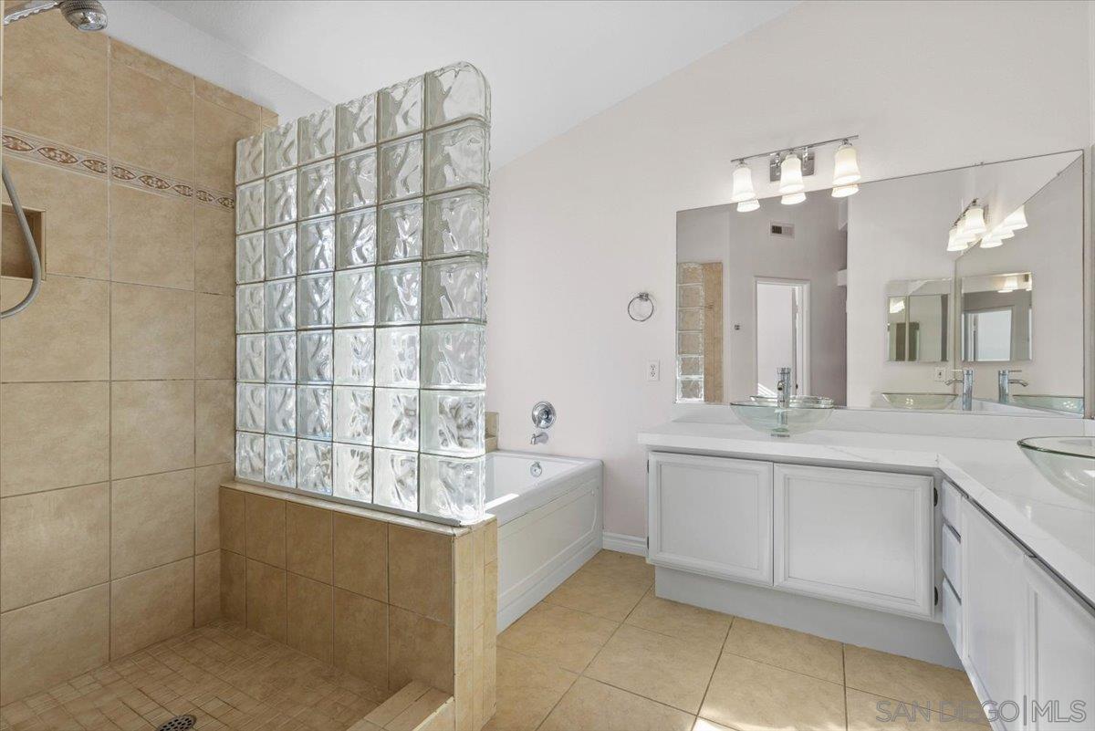 Detail Gallery Image 17 of 37 For 16156  Avenida Venusto  #2,  San Diego,  CA 92128 - 3 Beds | 2/1 Baths