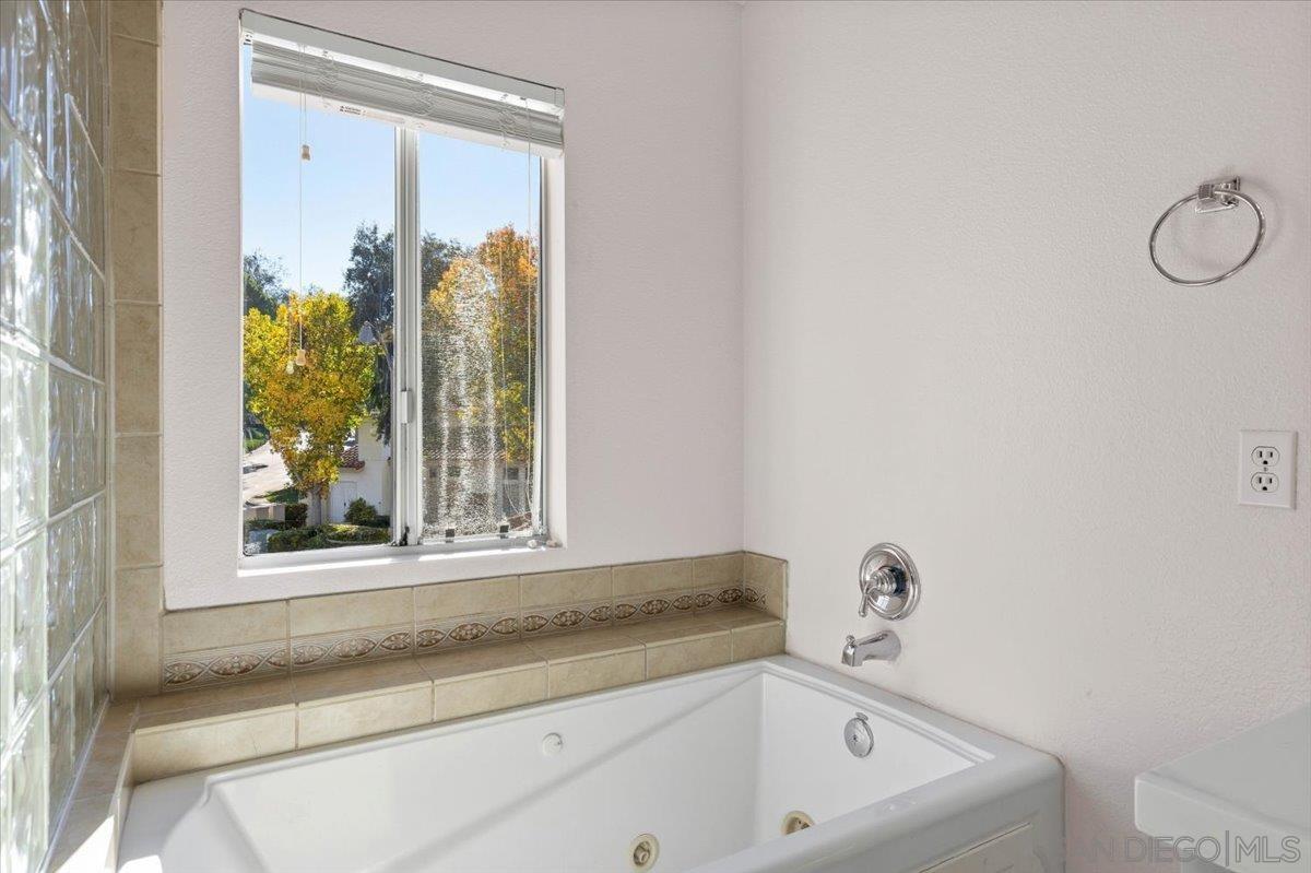 Detail Gallery Image 18 of 37 For 16156  Avenida Venusto  #2,  San Diego,  CA 92128 - 3 Beds | 2/1 Baths