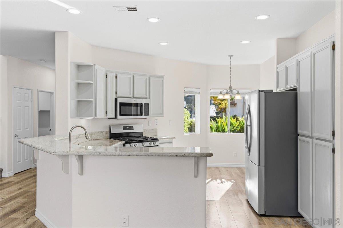 Detail Gallery Image 8 of 37 For 16156  Avenida Venusto  #2,  San Diego,  CA 92128 - 3 Beds | 2/1 Baths