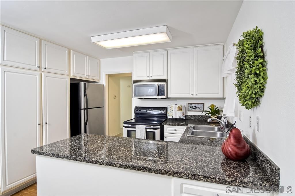 Detail Gallery Image 4 of 20 For 17119  West Bernardo Dr.  108, San Diego,  CA 92127 - 2 Beds | 2 Baths