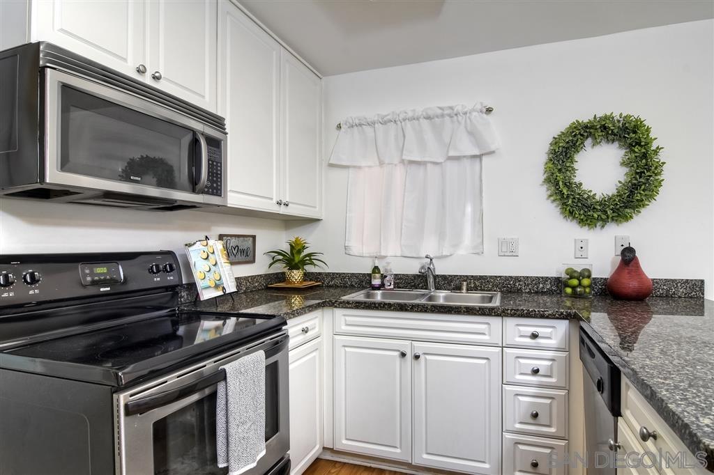 Detail Gallery Image 6 of 20 For 17119  West Bernardo Dr.  108, San Diego,  CA 92127 - 2 Beds | 2 Baths