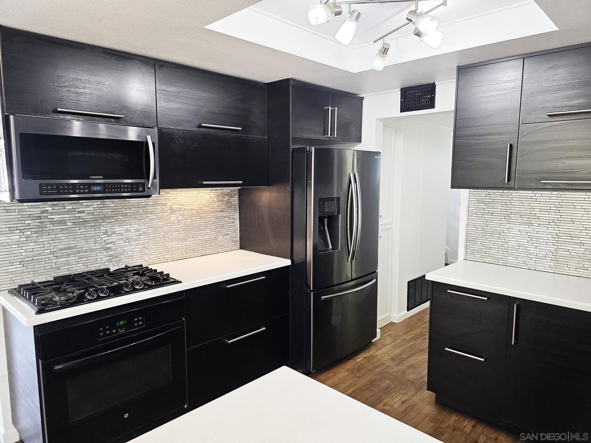 Detail Gallery Image 11 of 29 For 2230  Ledgeview Ln, Spring Valley,  CA 91977 - 4 Beds | 2 Baths