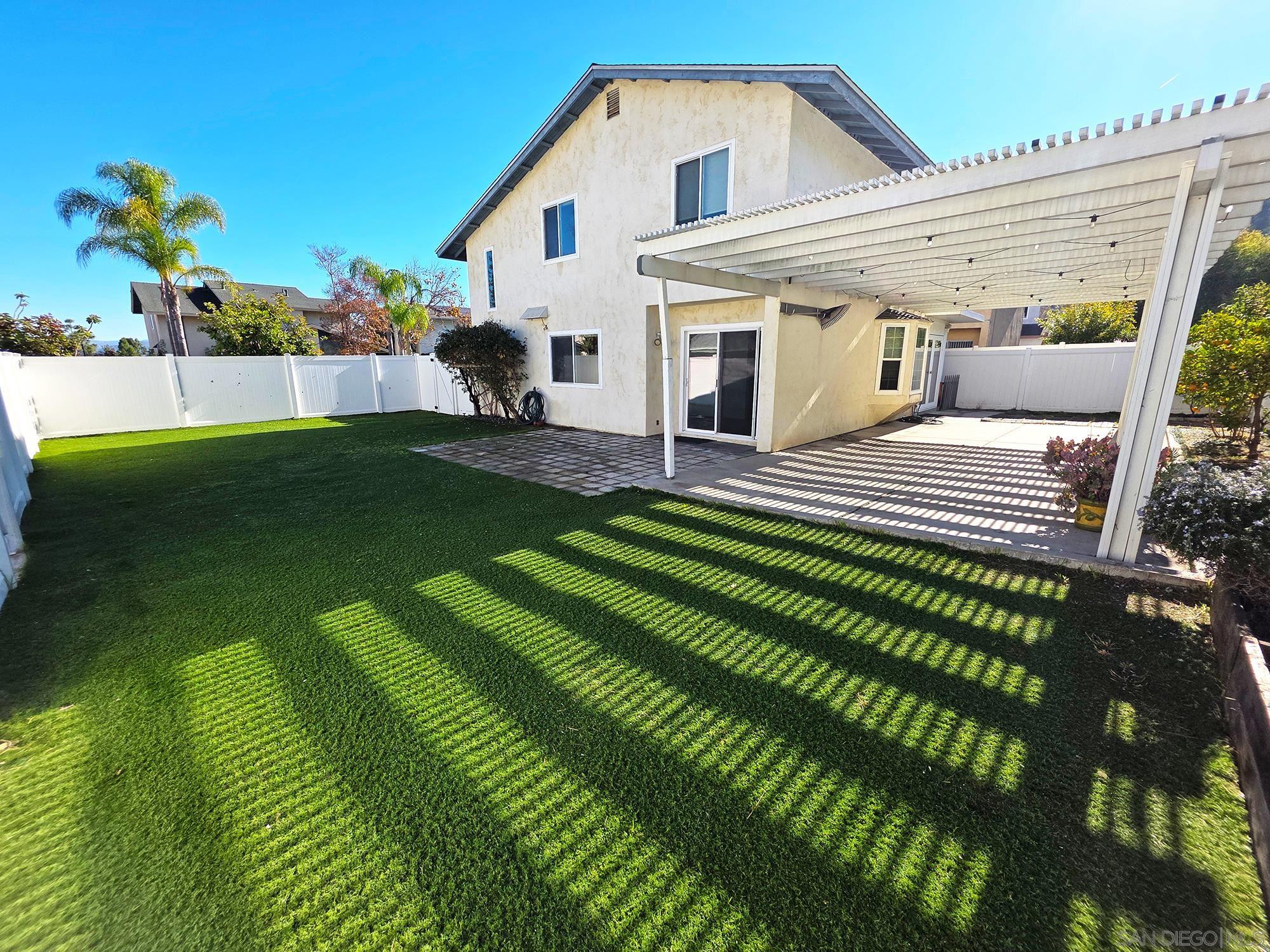 Detail Gallery Image 4 of 29 For 2230  Ledgeview Ln, Spring Valley,  CA 91977 - 4 Beds | 2 Baths