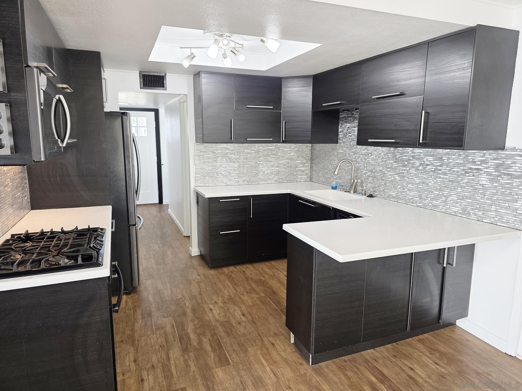 Detail Gallery Image 10 of 29 For 2230  Ledgeview Ln, Spring Valley,  CA 91977 - 4 Beds | 2 Baths