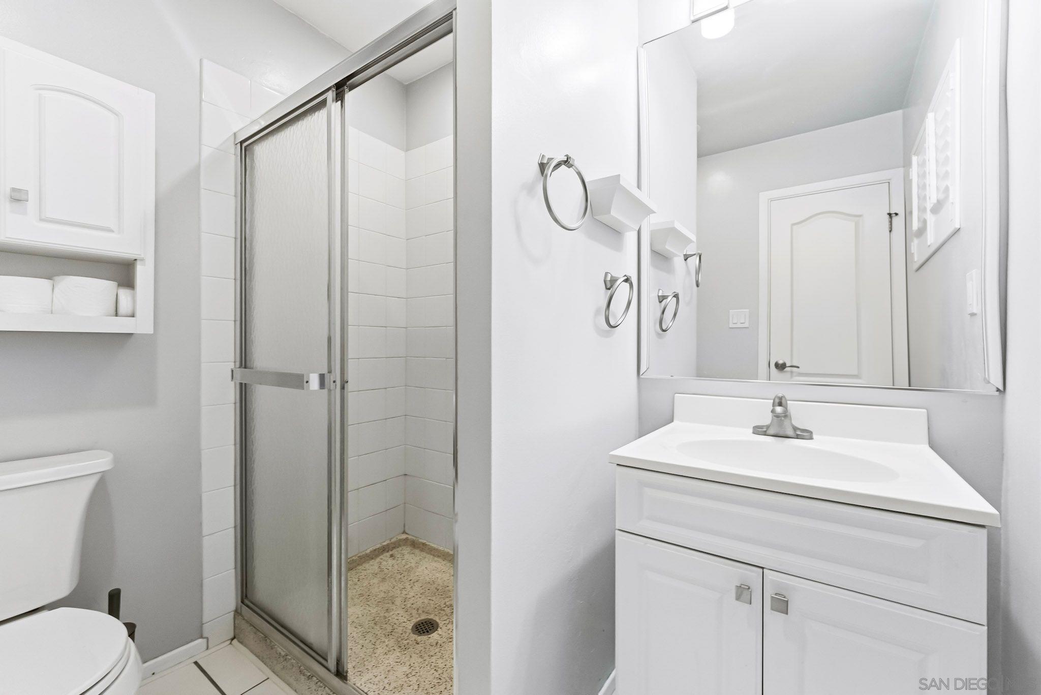 Detail Gallery Image 16 of 26 For 1828  Linwood St  #1,  San Diego,  CA 92110 - 2 Beds | 2 Baths