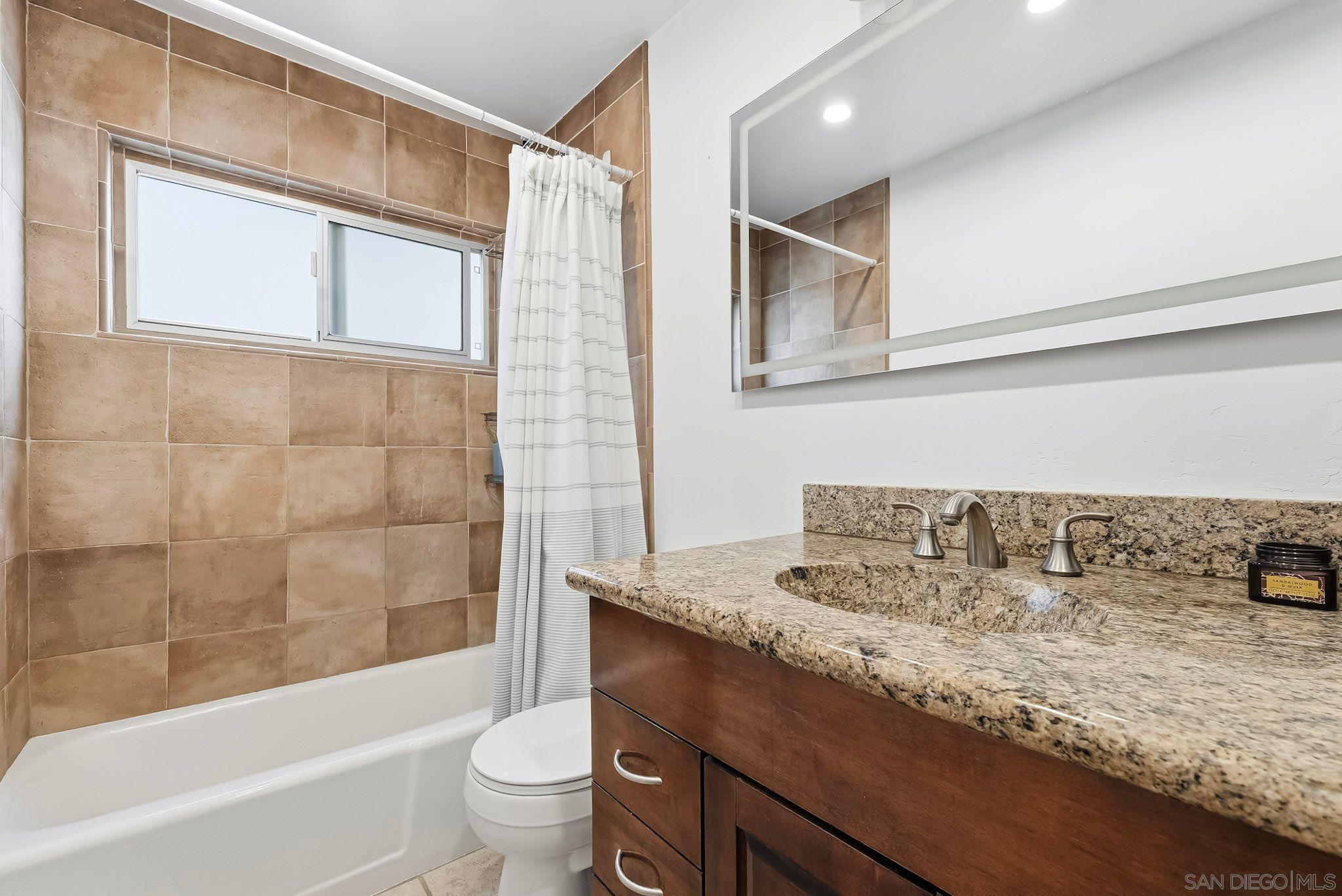 Detail Gallery Image 19 of 26 For 1828  Linwood St  #1,  San Diego,  CA 92110 - 2 Beds | 2 Baths