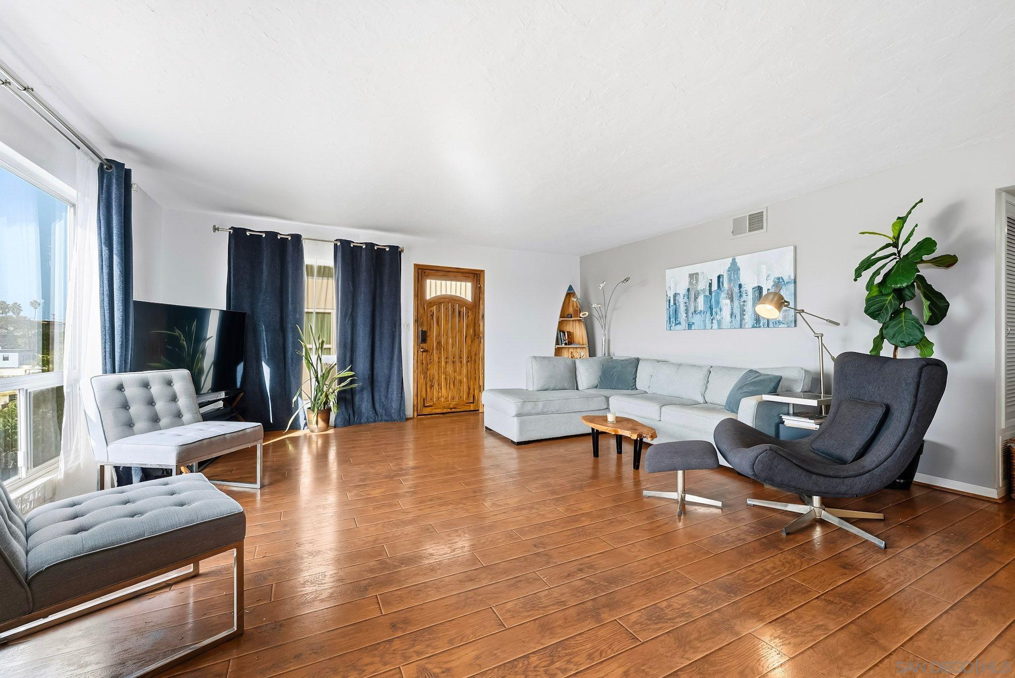 Detail Gallery Image 4 of 26 For 1828  Linwood St  #1,  San Diego,  CA 92110 - 2 Beds | 2 Baths