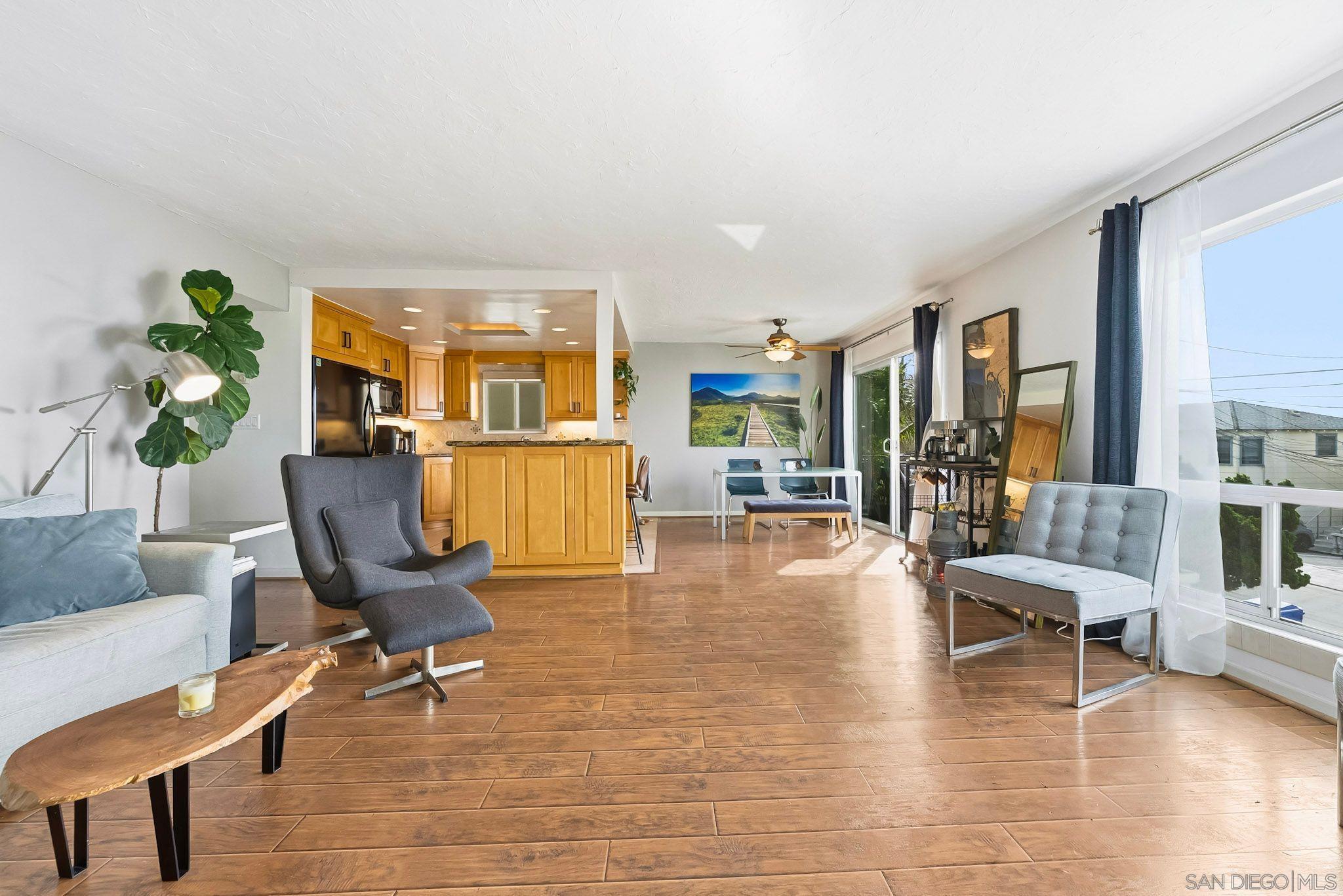 Detail Gallery Image 5 of 26 For 1828  Linwood St  #1,  San Diego,  CA 92110 - 2 Beds | 2 Baths