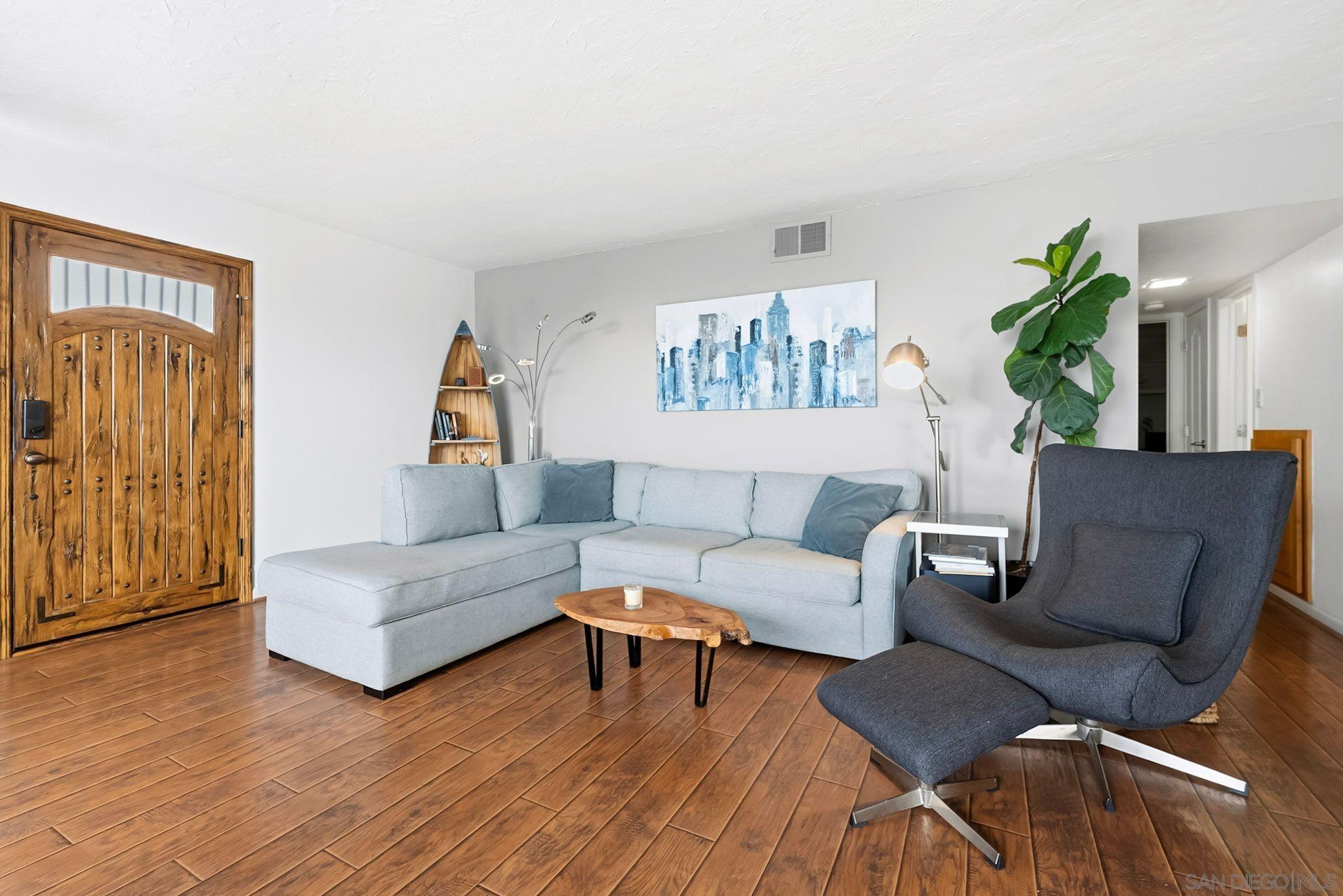 Detail Gallery Image 6 of 26 For 1828  Linwood St  #1,  San Diego,  CA 92110 - 2 Beds | 2 Baths