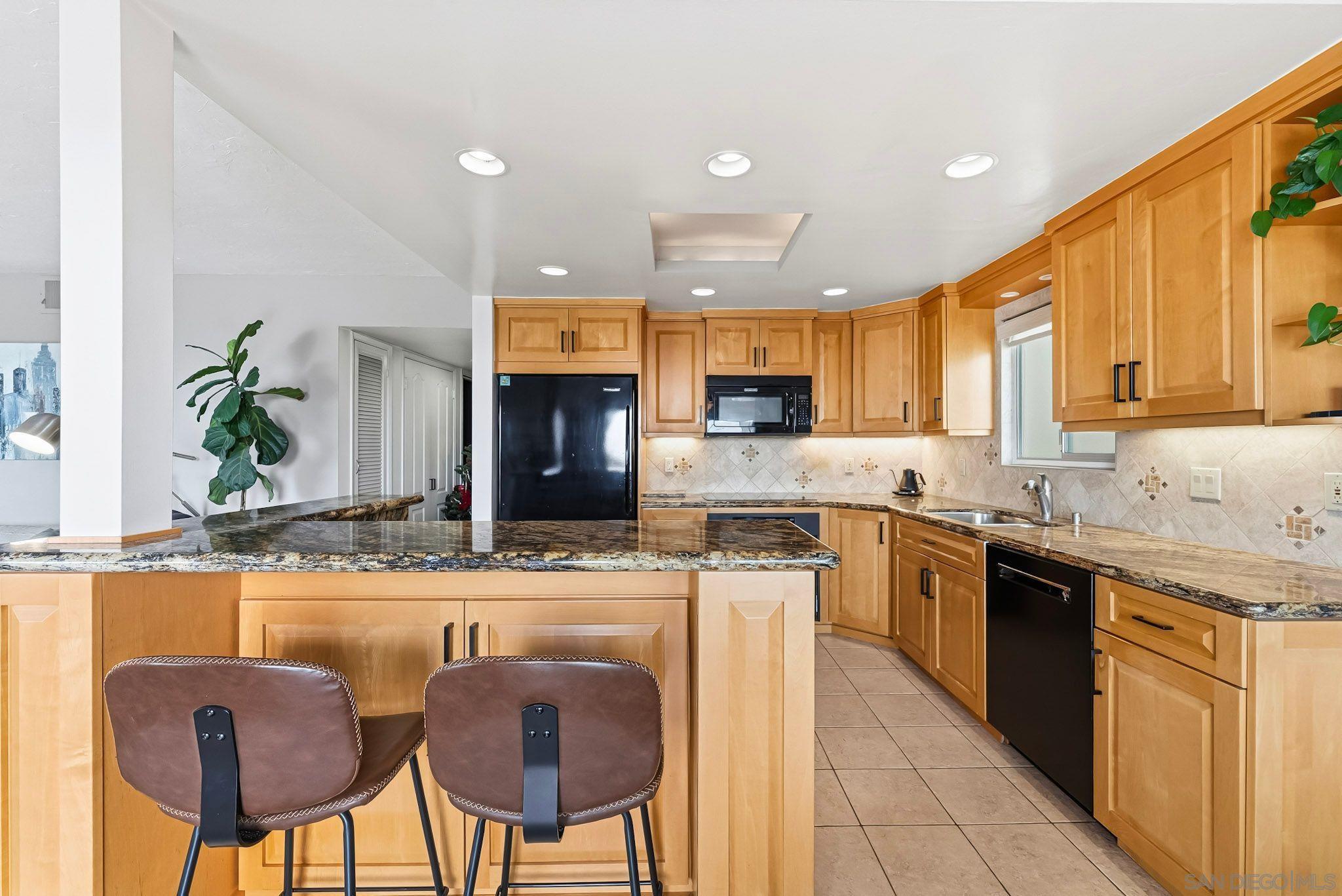 Detail Gallery Image 8 of 26 For 1828  Linwood St  #1,  San Diego,  CA 92110 - 2 Beds | 2 Baths